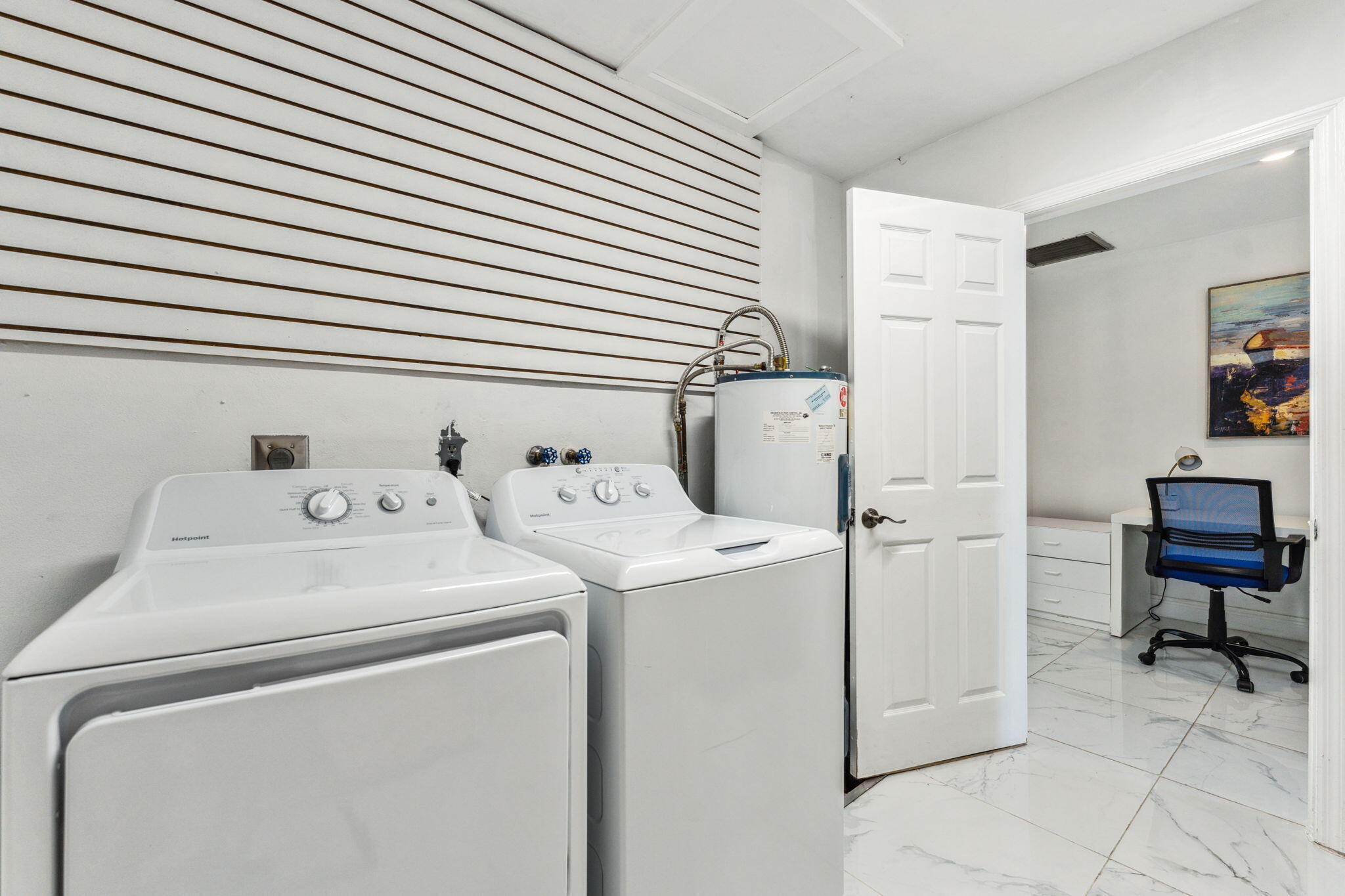 COUNTRY CLUB HOMES - Residential Lease