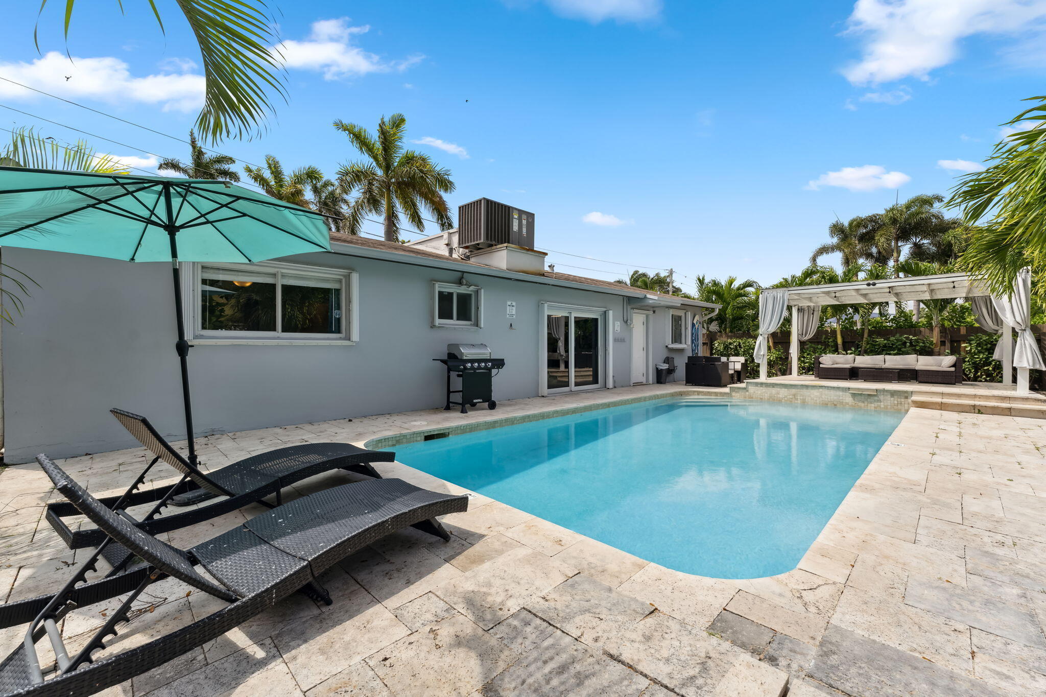 COUNTRY CLUB HOMES - Residential Lease
