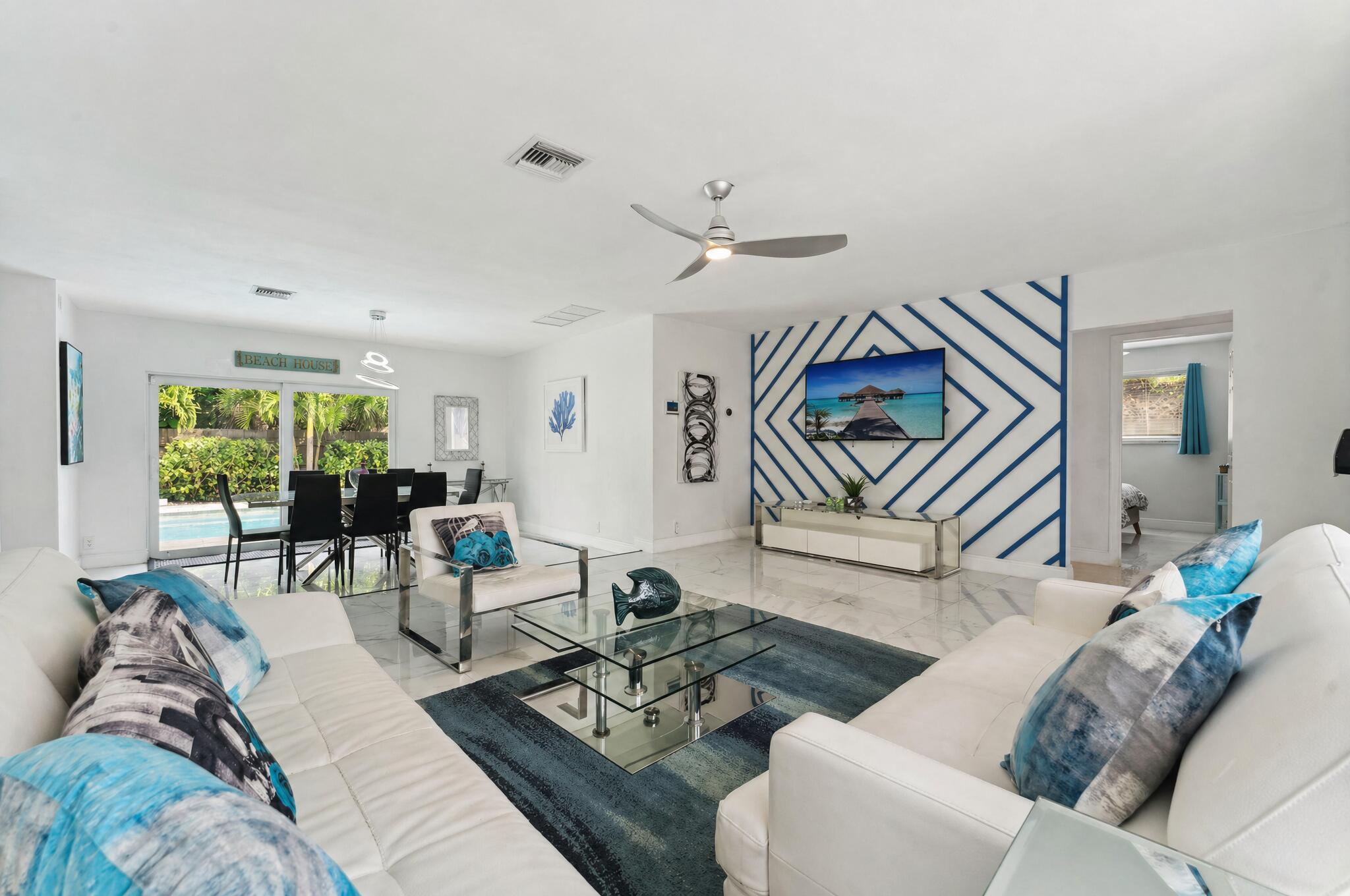 COUNTRY CLUB HOMES - Residential Lease