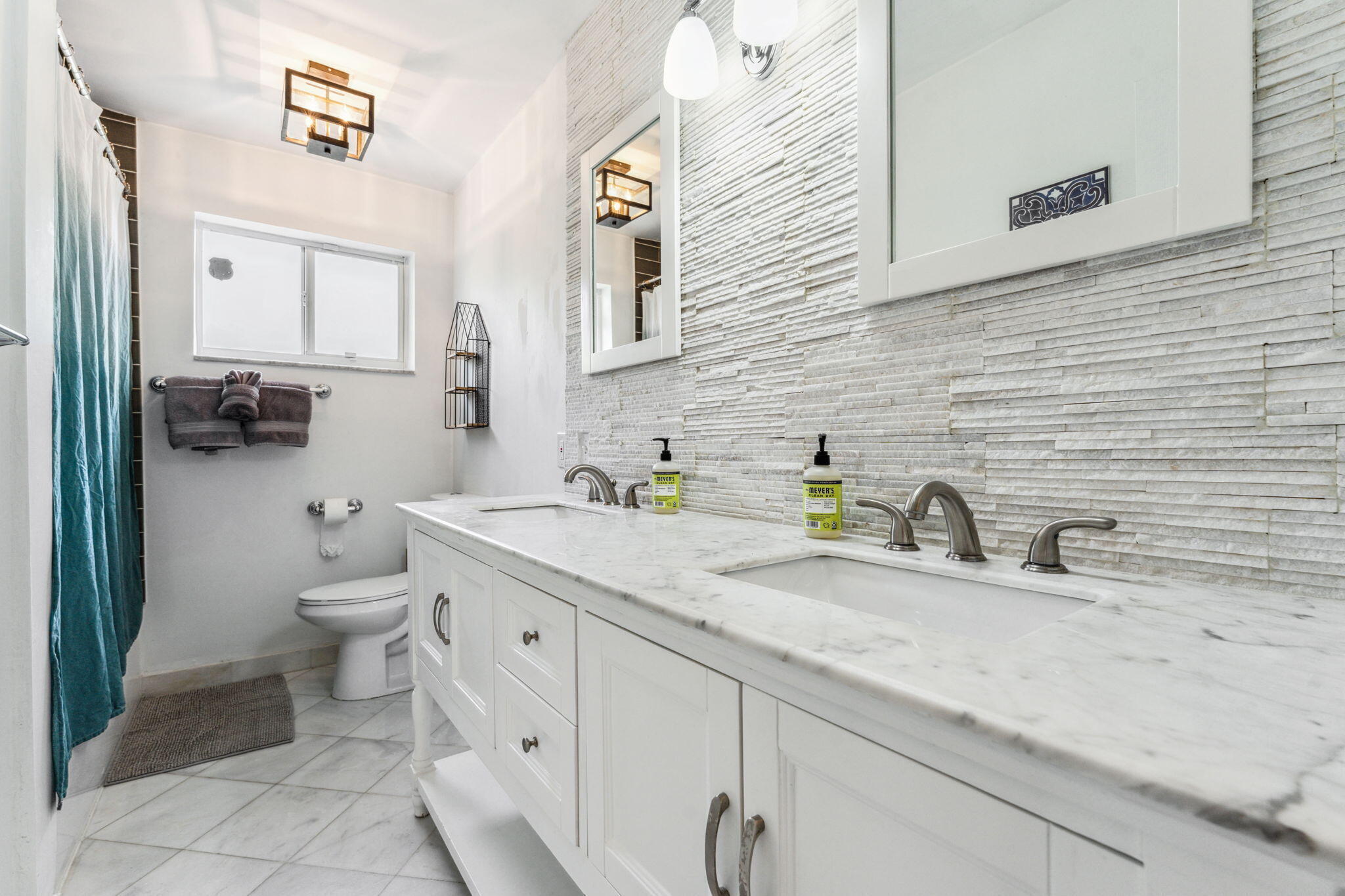 COUNTRY CLUB HOMES - Residential Lease