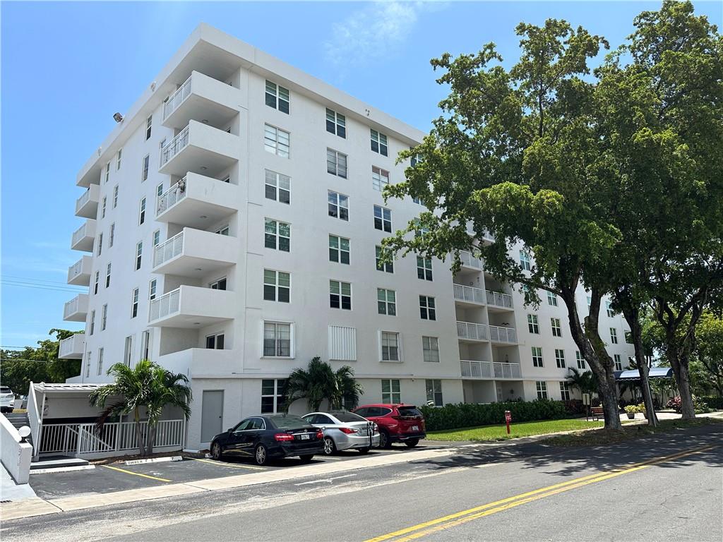IMPERIAL POINT CONDO - Residential
