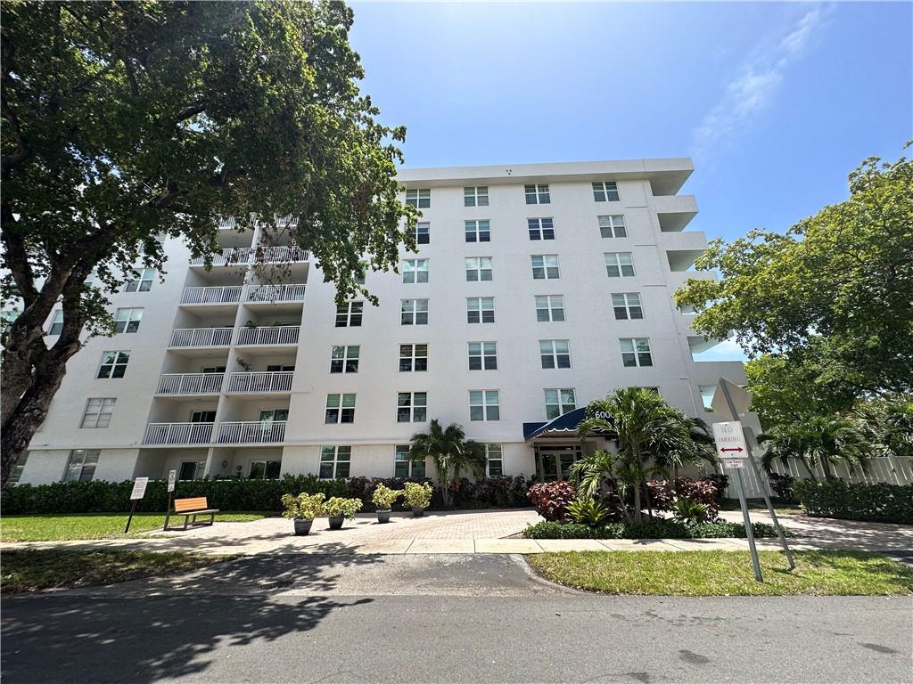 IMPERIAL POINT CONDO - Residential