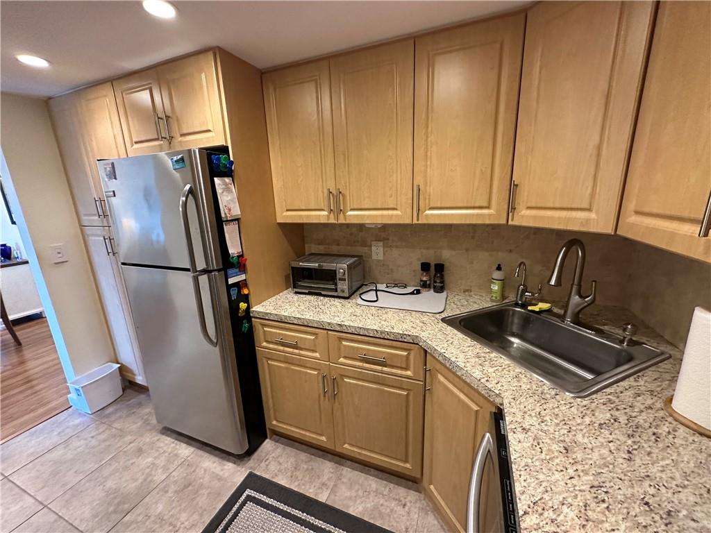 IMPERIAL POINT CONDO - Residential