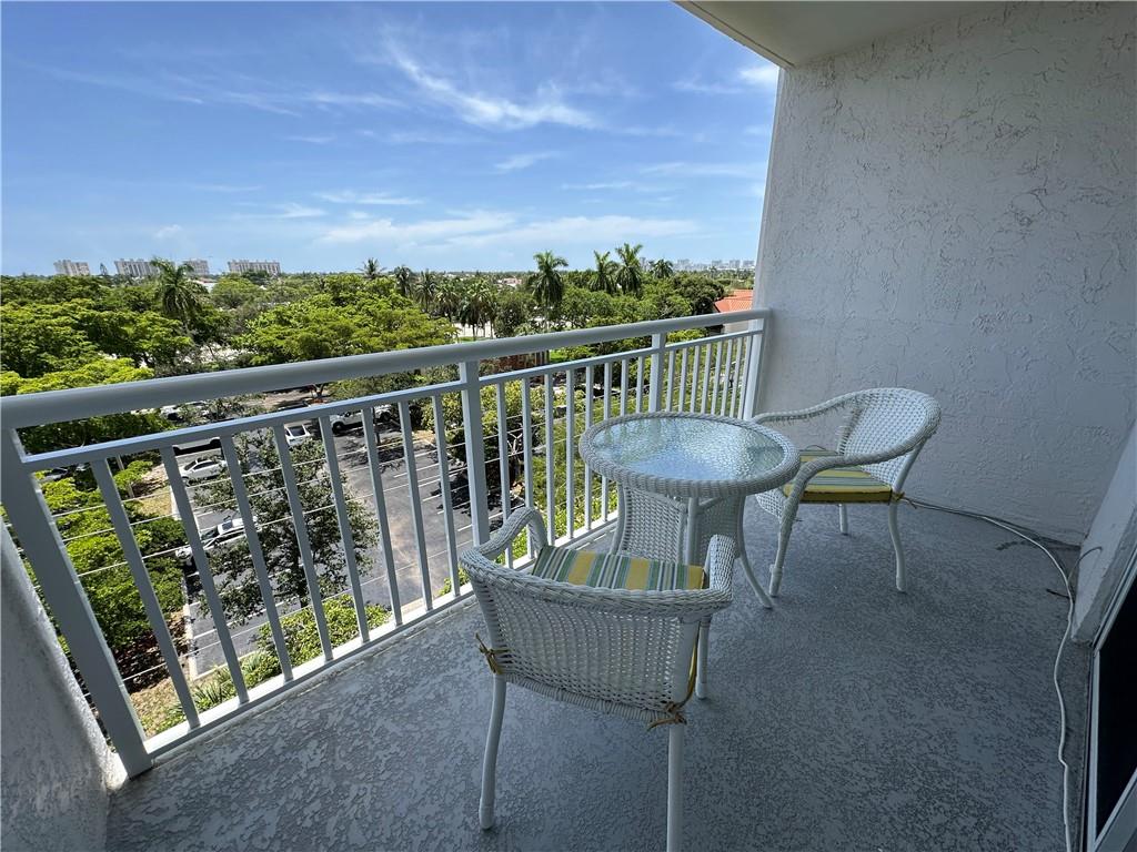IMPERIAL POINT CONDO - Residential