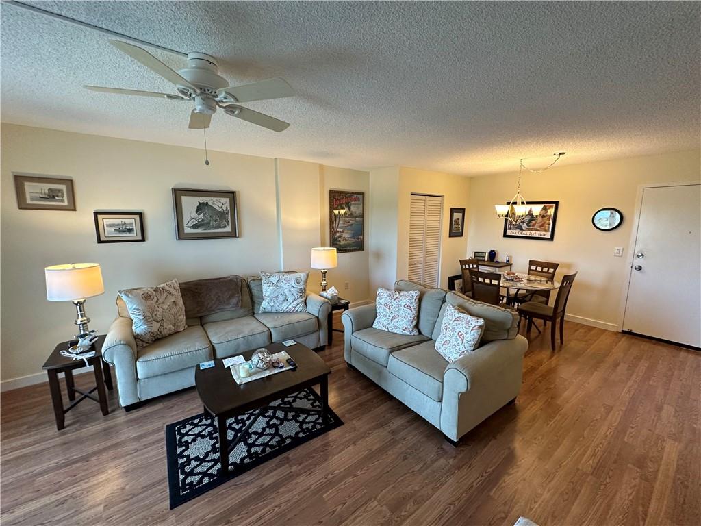 IMPERIAL POINT CONDO - Residential