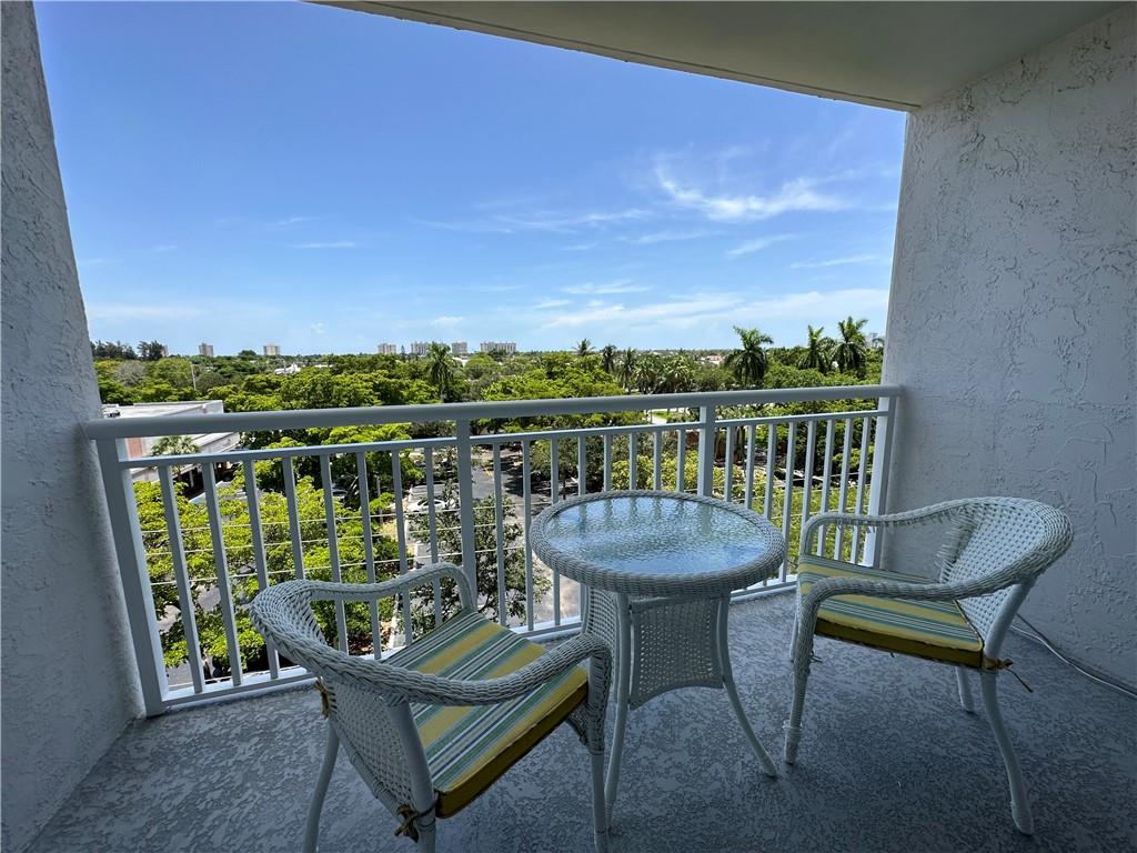 IMPERIAL POINT CONDO - Residential