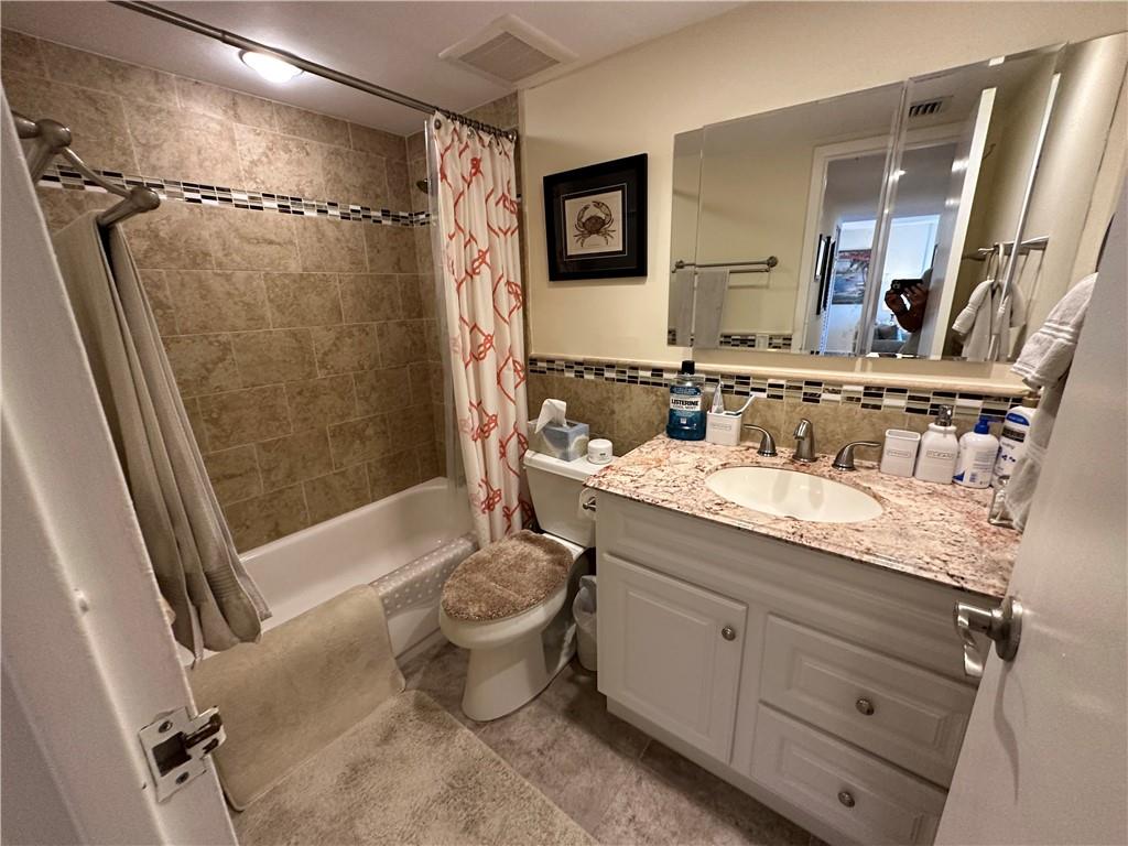 IMPERIAL POINT CONDO - Residential