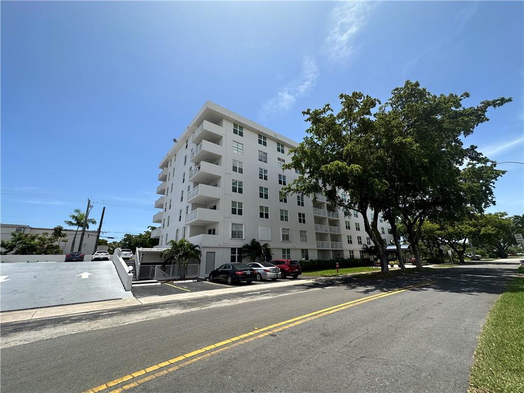 IMPERIAL POINT CONDO - Residential