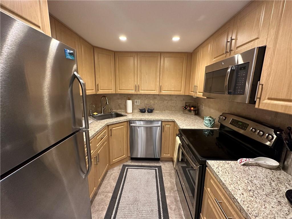 IMPERIAL POINT CONDO - Residential