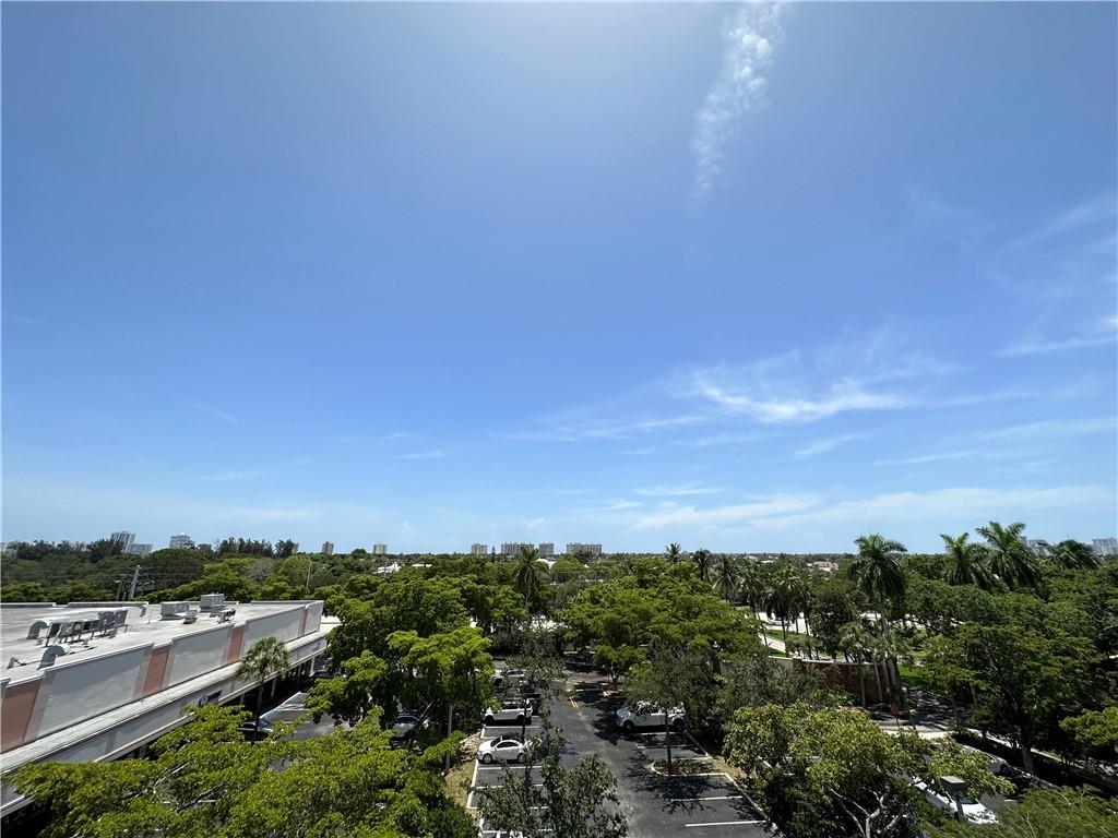 IMPERIAL POINT CONDO - Residential
