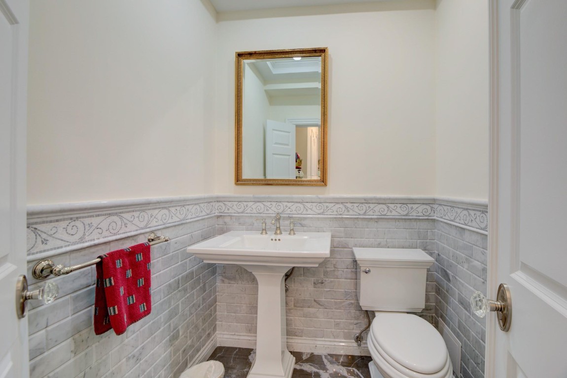 Venetian Condominium - Residential