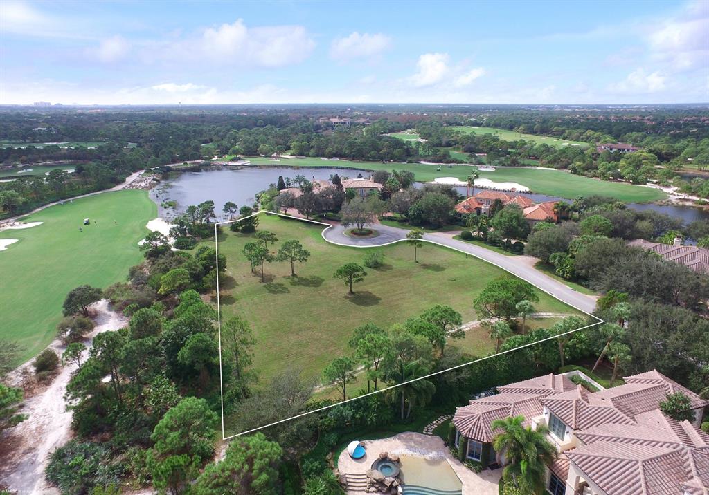 This is the largest building site that is currently available directly on the Jack Nicklaus signature golf course at The Bear's Club.  Golf and water views, overlooking the 4th hole, makes this the ideal setting to create your dream home.