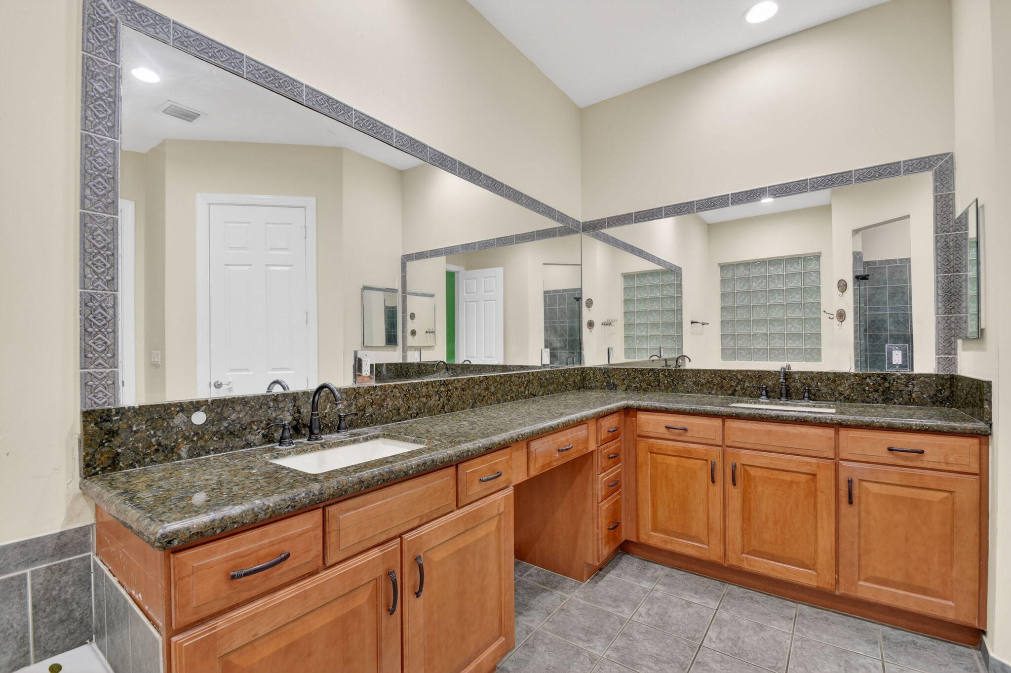 WYNDSONG ISLE ESTATES - Residential