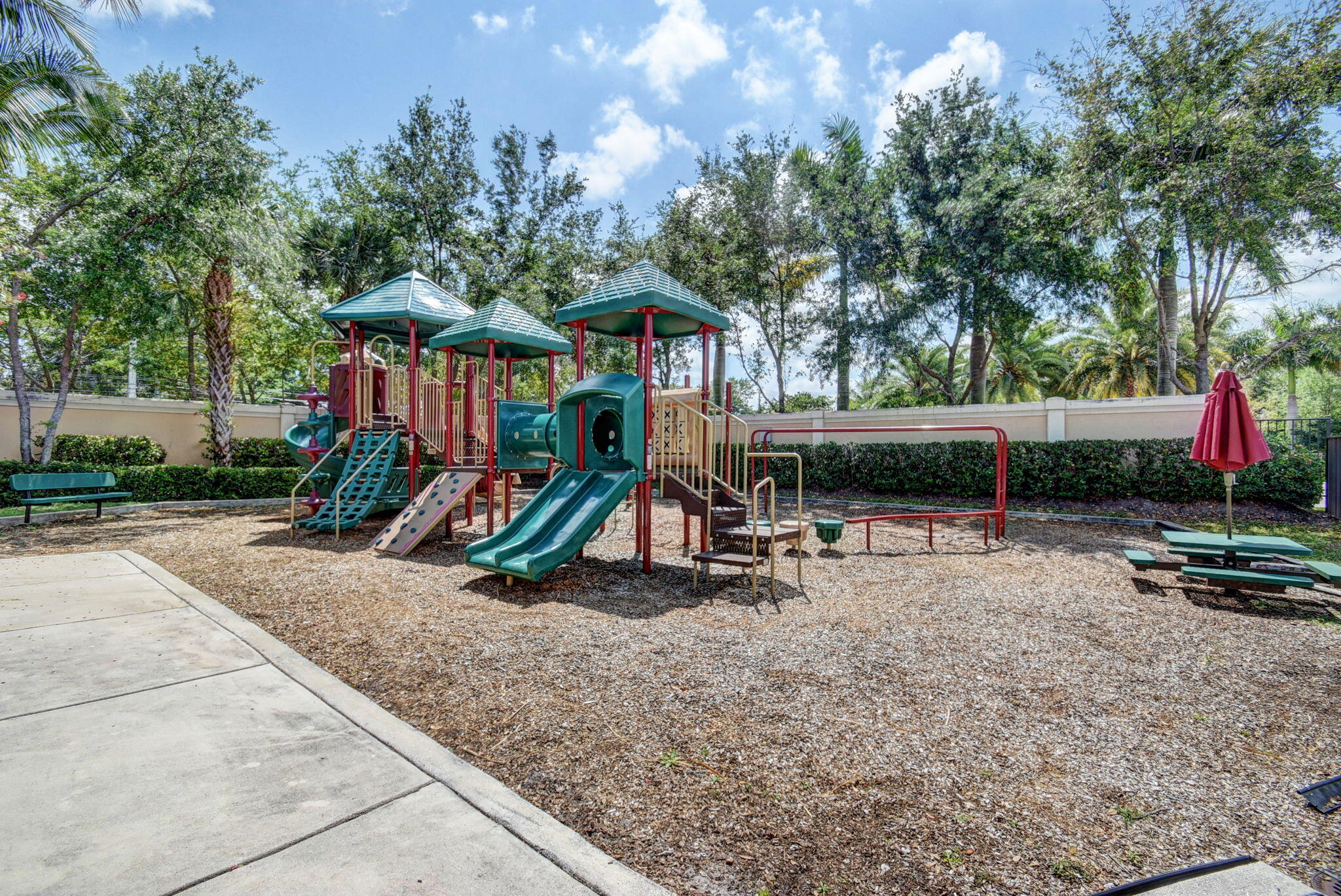WYNDSONG ISLE ESTATES - Residential