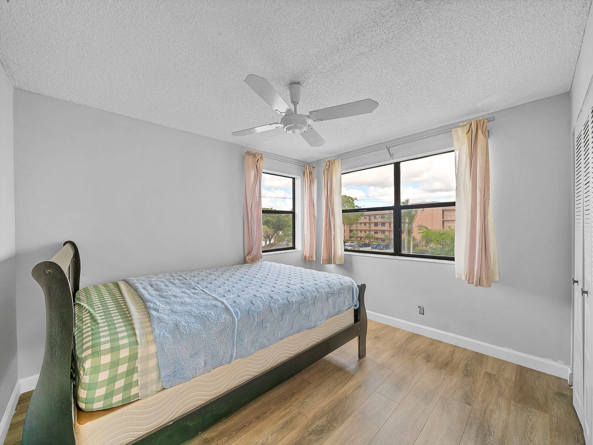 SUNRISE LAKES CONDOMINIUM Phase 4 Inc 2 - Residential