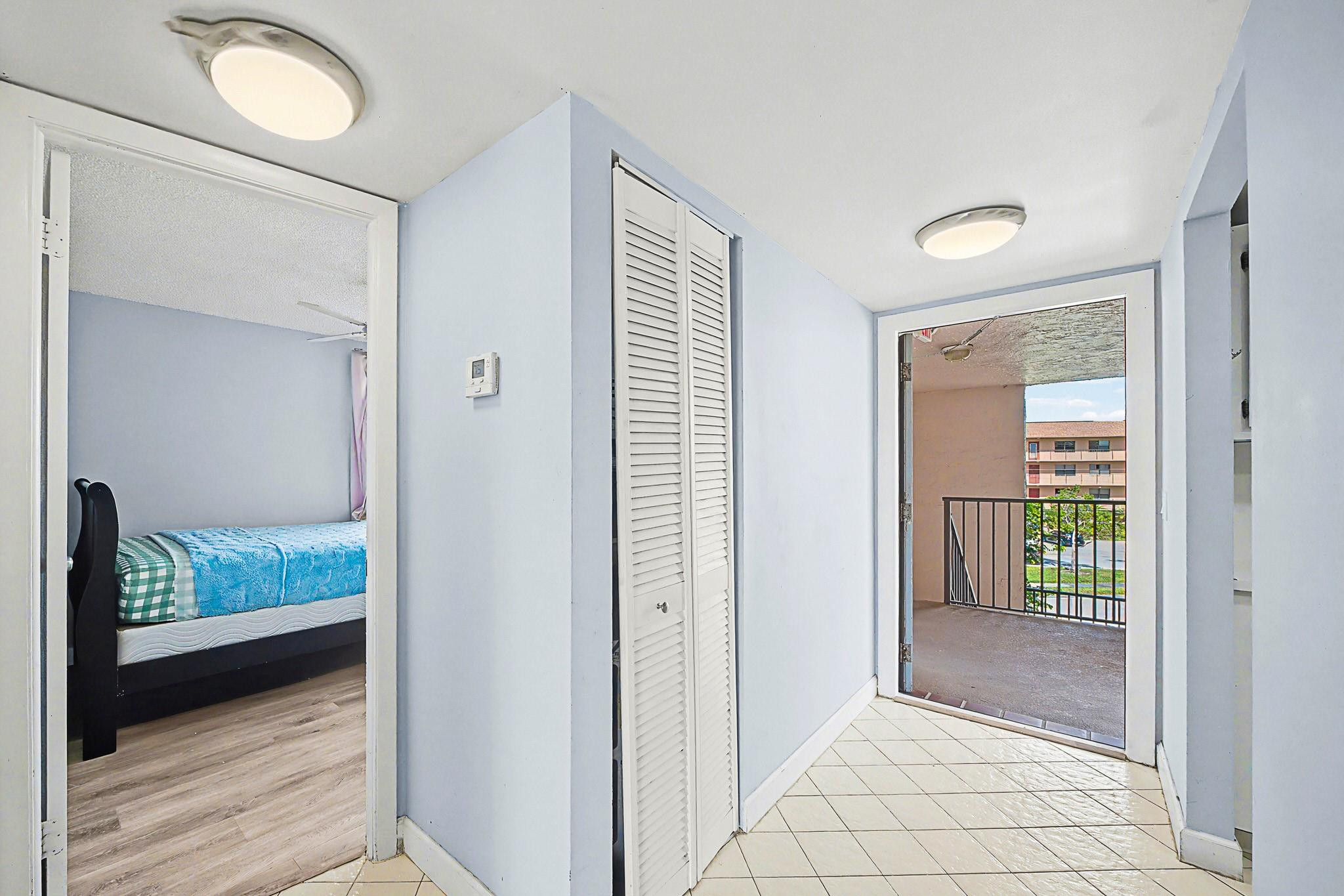 SUNRISE LAKES CONDOMINIUM Phase 4 Inc 2 - Residential