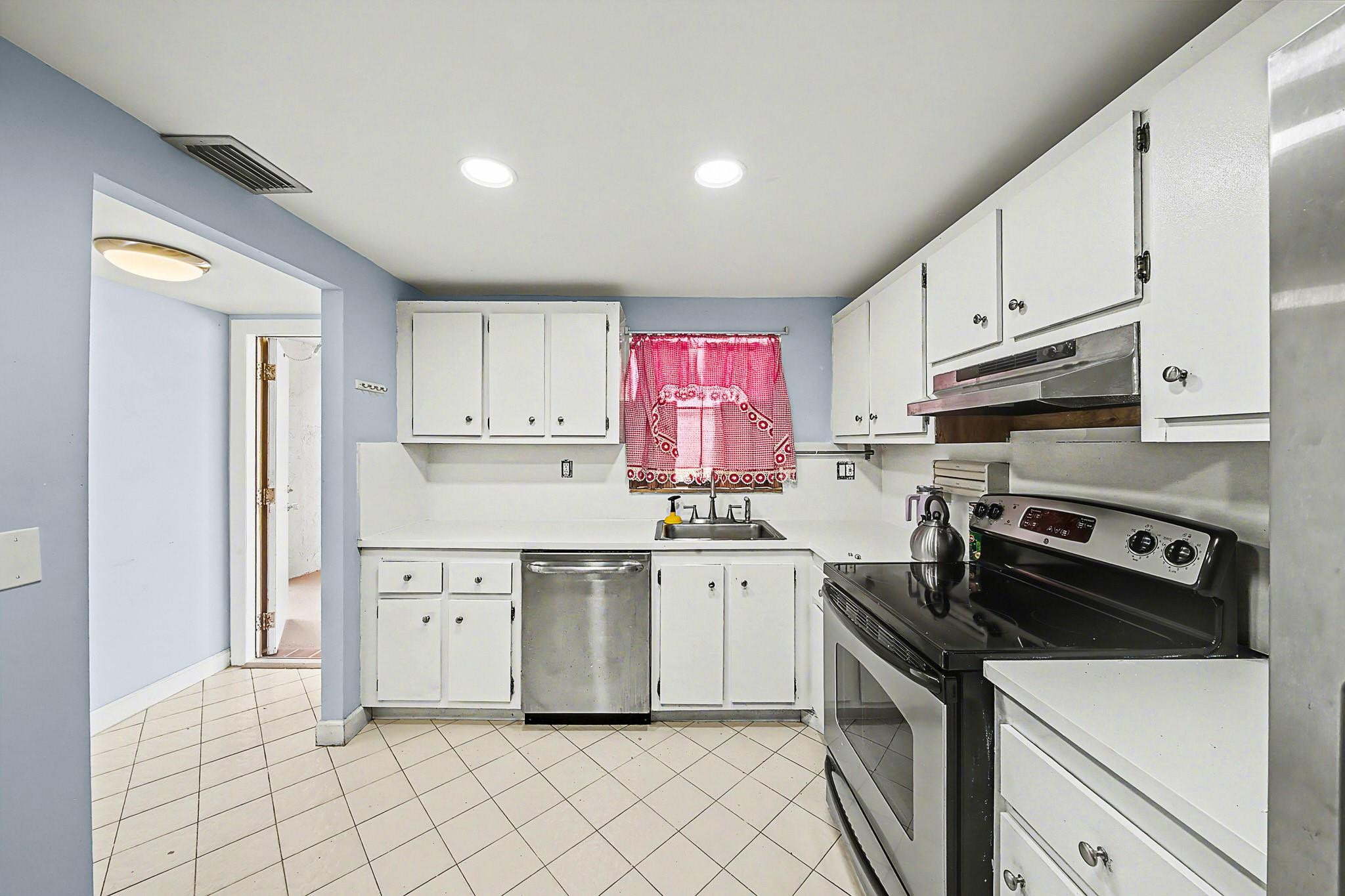 SUNRISE LAKES CONDOMINIUM Phase 4 Inc 2 - Residential