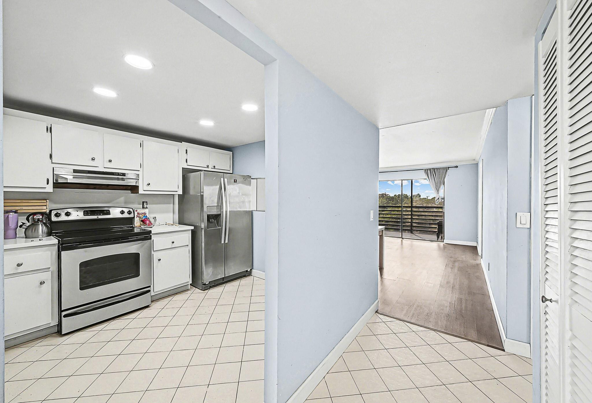 SUNRISE LAKES CONDOMINIUM Phase 4 Inc 2 - Residential