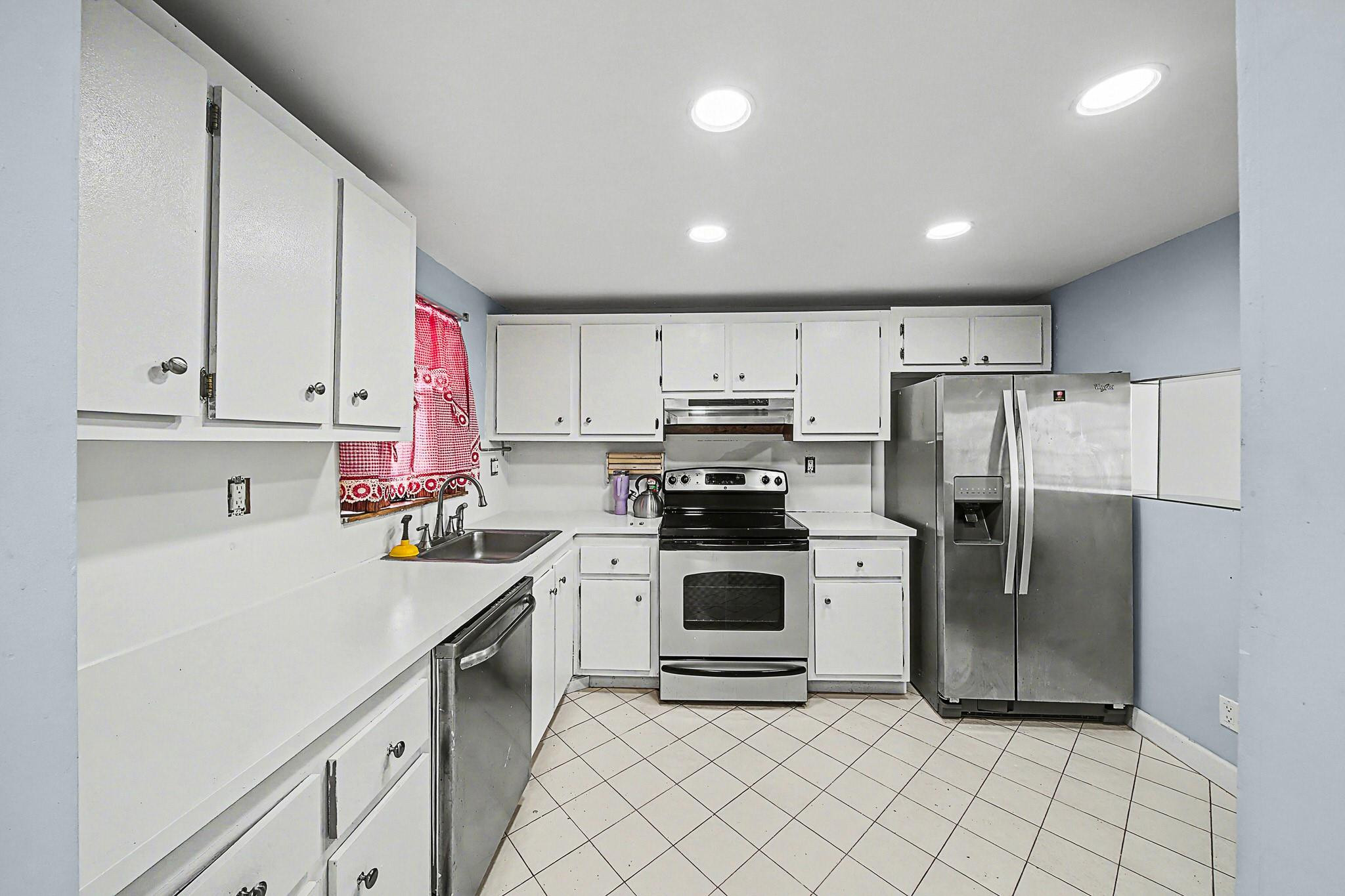 SUNRISE LAKES CONDOMINIUM Phase 4 Inc 2 - Residential