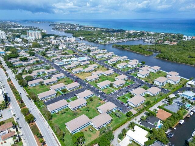 GREAT INTRACOASTAL, GATED COMMUNITY, ENJOY WALKS ALONG THE INTRACOASTAL ONLY A FEW STEPS AWAY , FURNISHED AS SHOWN,  ENJOY FLORIDA LIVING AT ITS BEST!