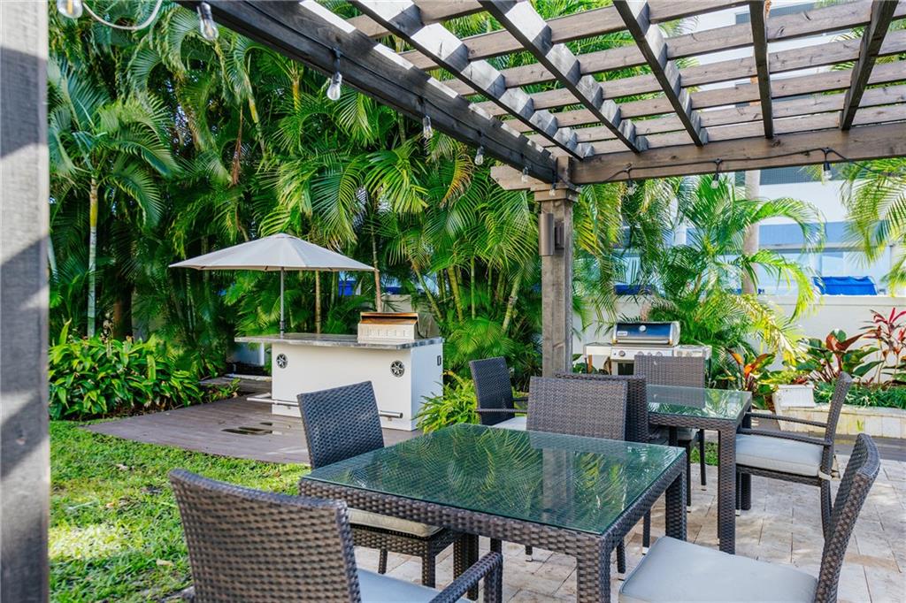 Coral Ridge Towers - Residential