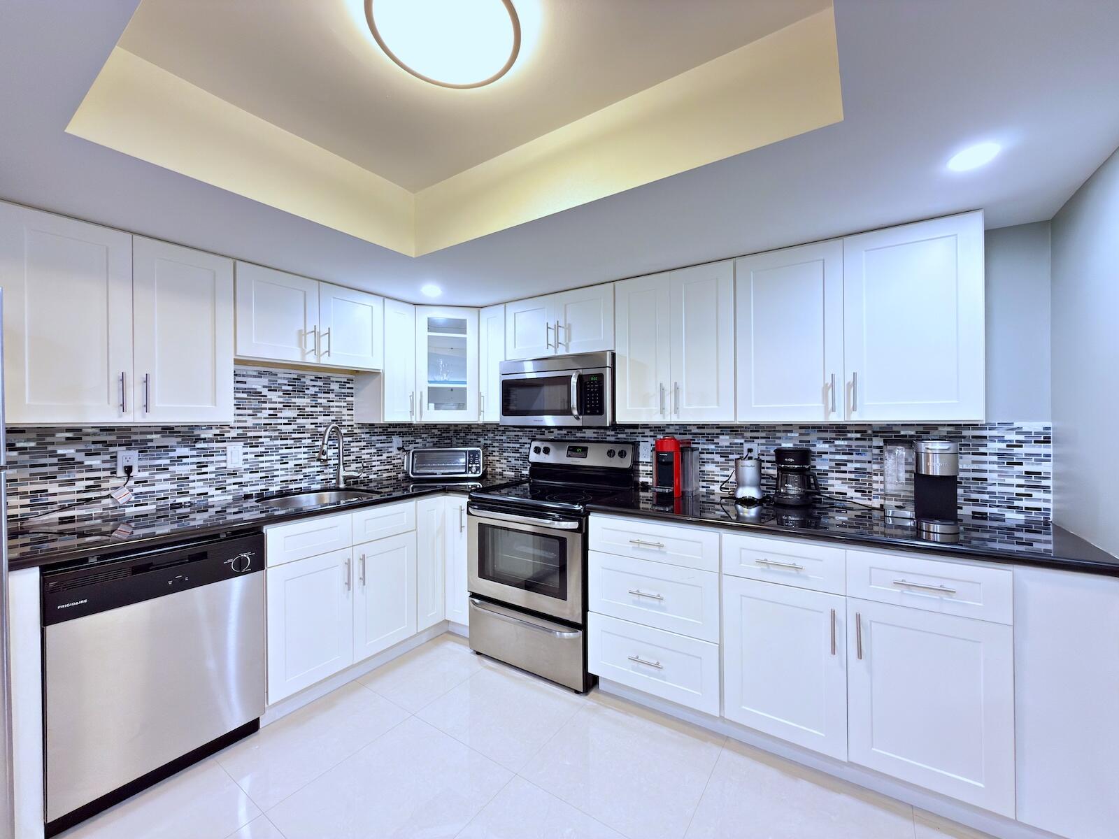 BARCLAY CONDO - Residential