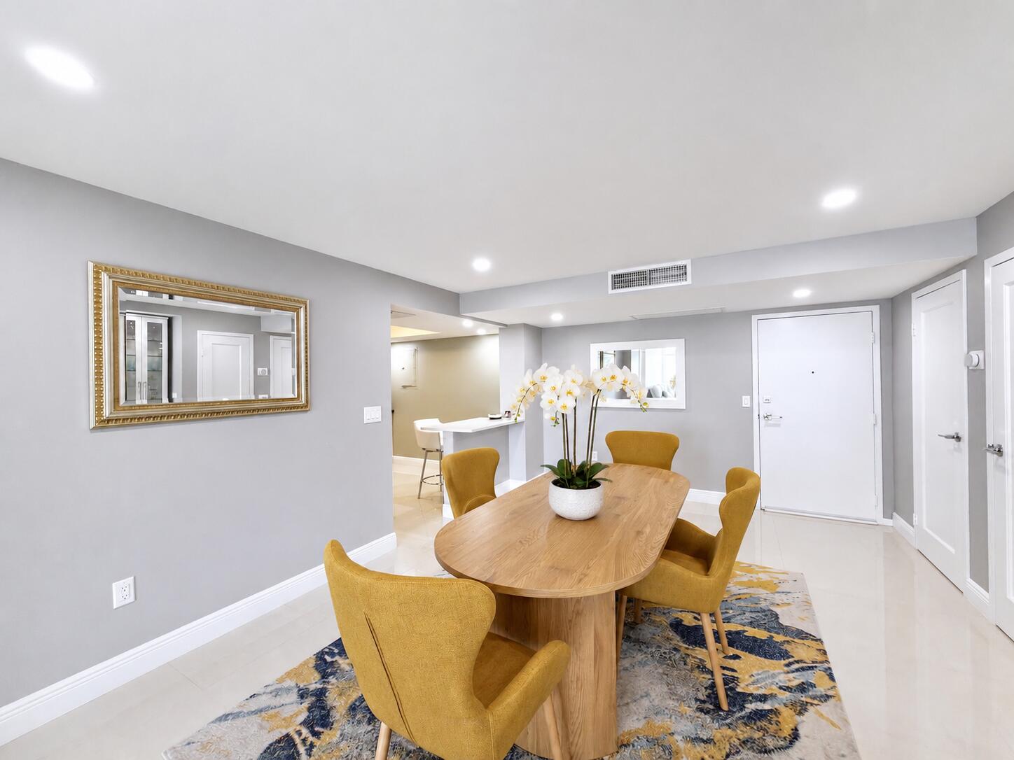 BARCLAY CONDO - Residential