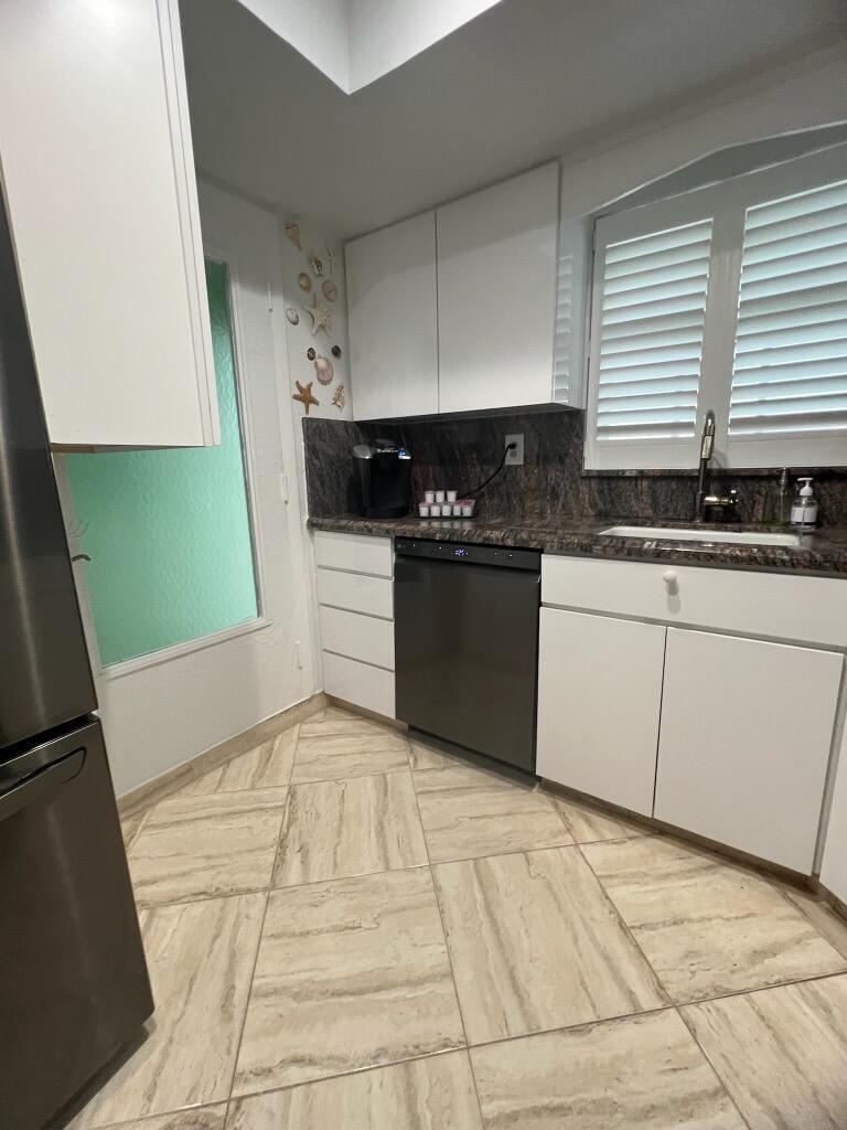 HAMPSHIRE ARMS CONDO - Residential Lease