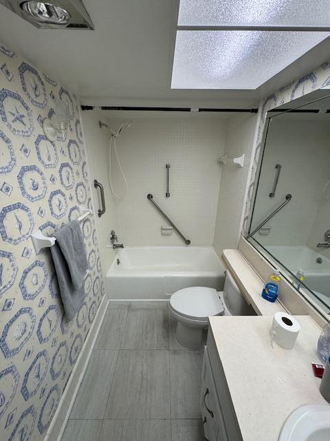 ATLANTIS REGENCY CONDOMINIUM TR B (LESS E 27 FT) P - Residential