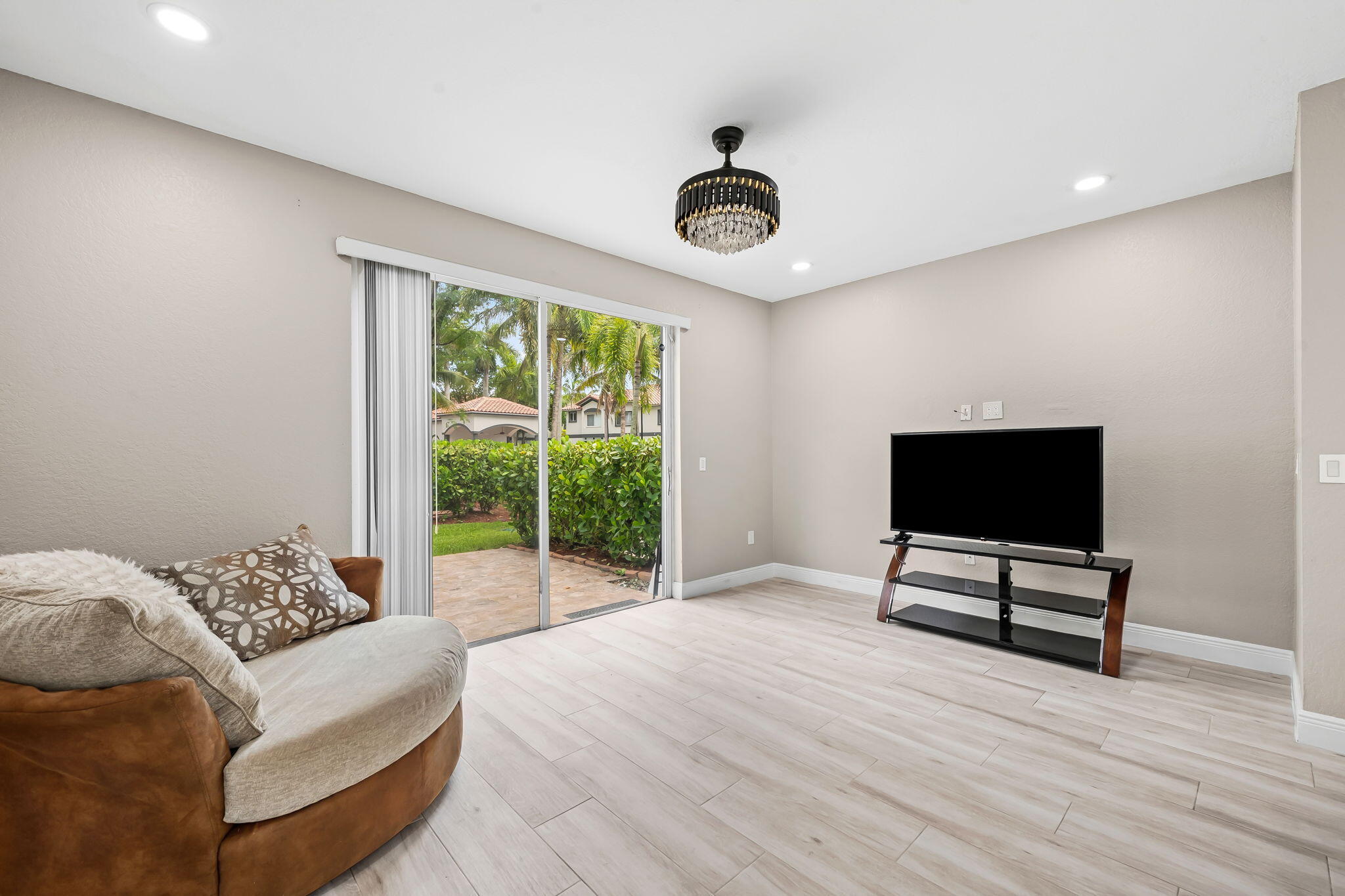 KINGS POINT COMMERCIAL PARK - Residential