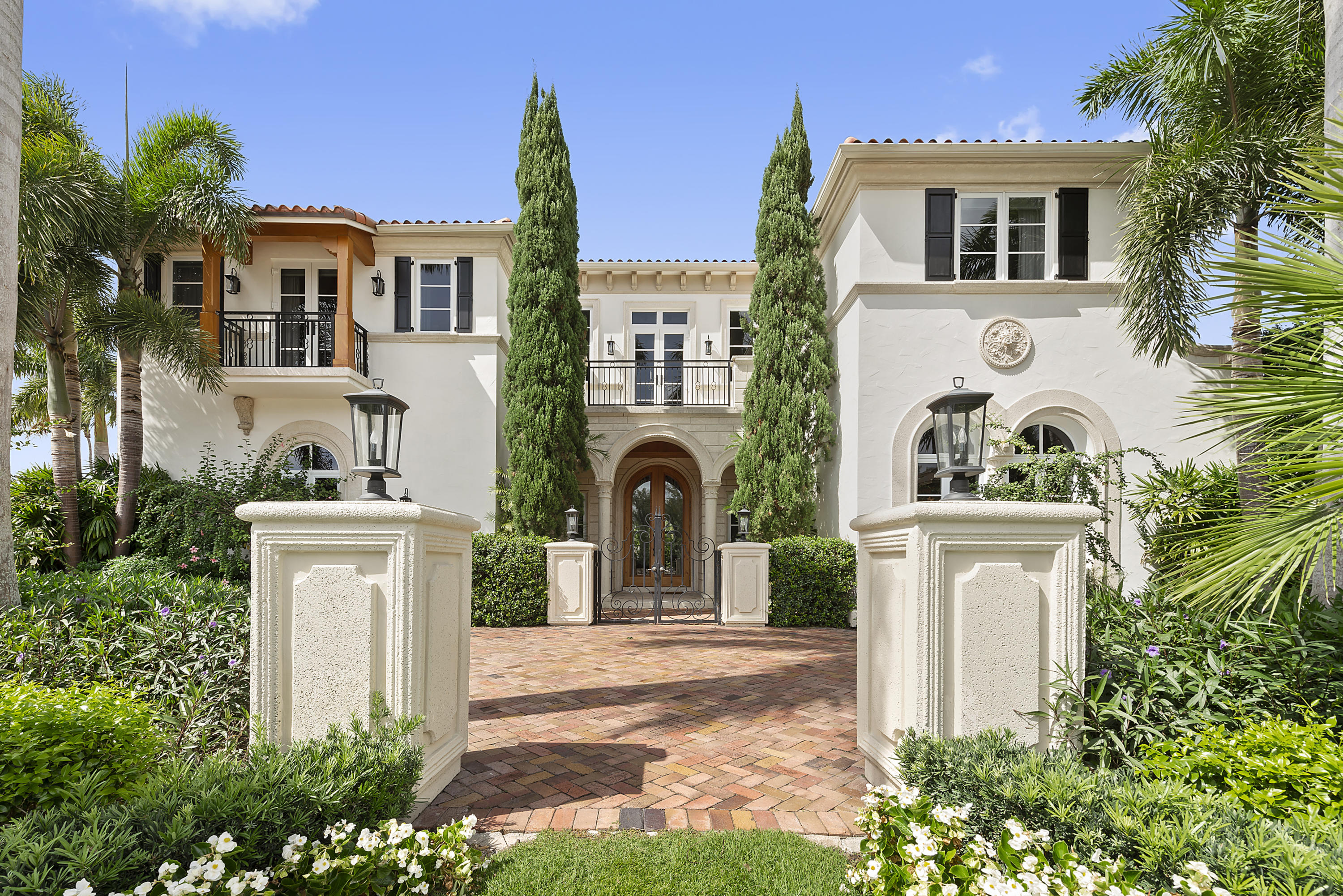 ROYAL PALM YACHT & COUNTRY CLUB - Residential