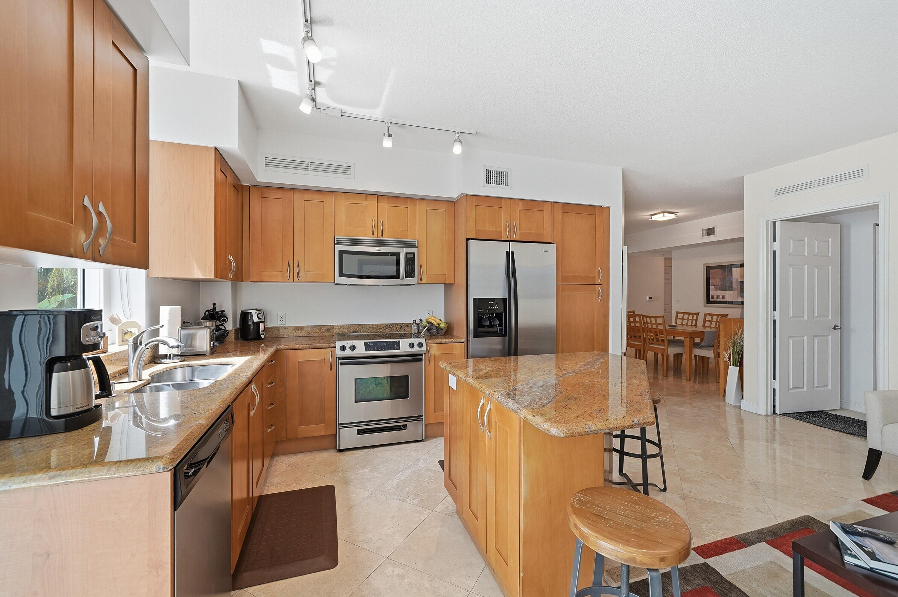DUO CONDOMINIUM EAST - Residential