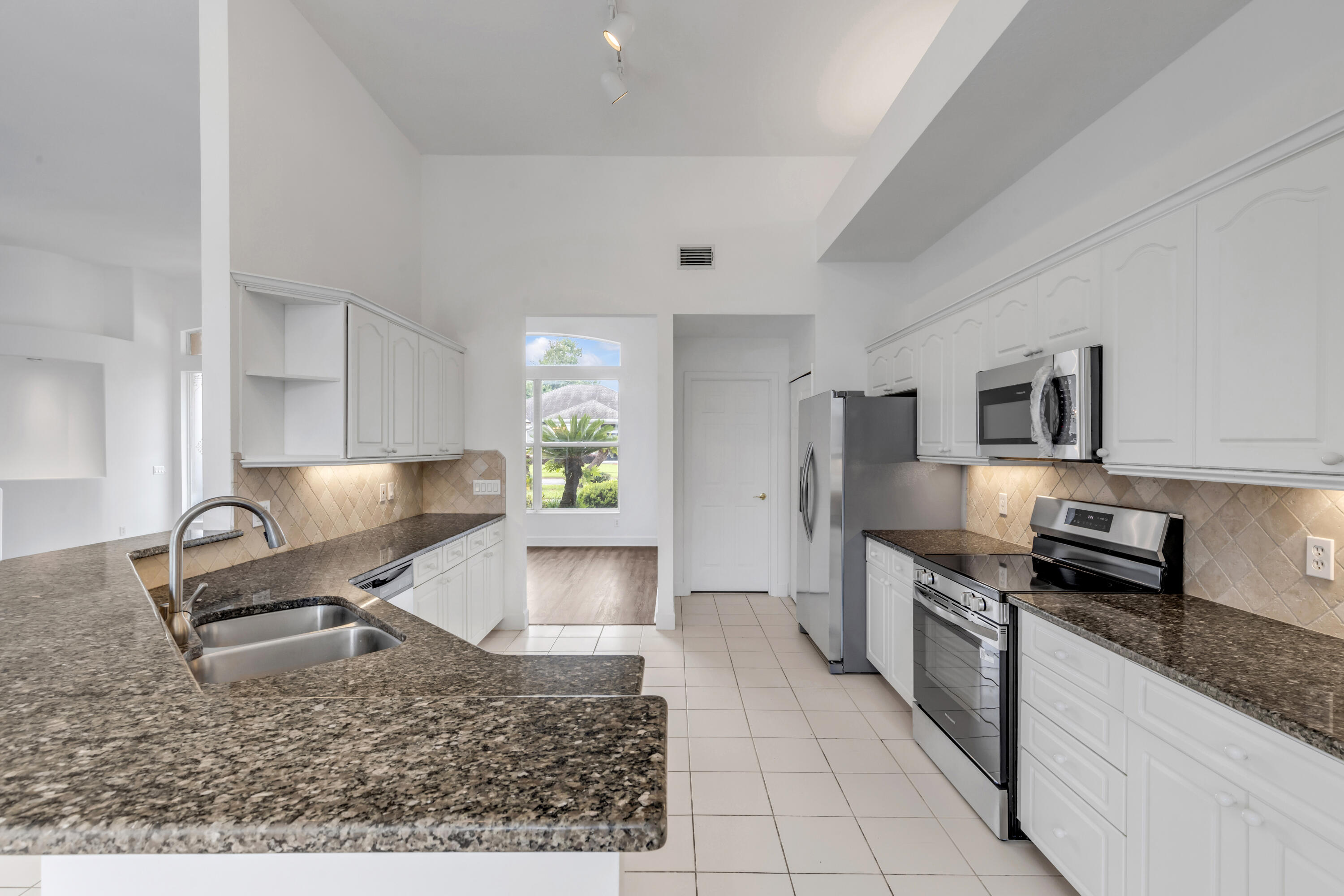 WINDSOR COURT AT SPRUCE CREEK - Residential