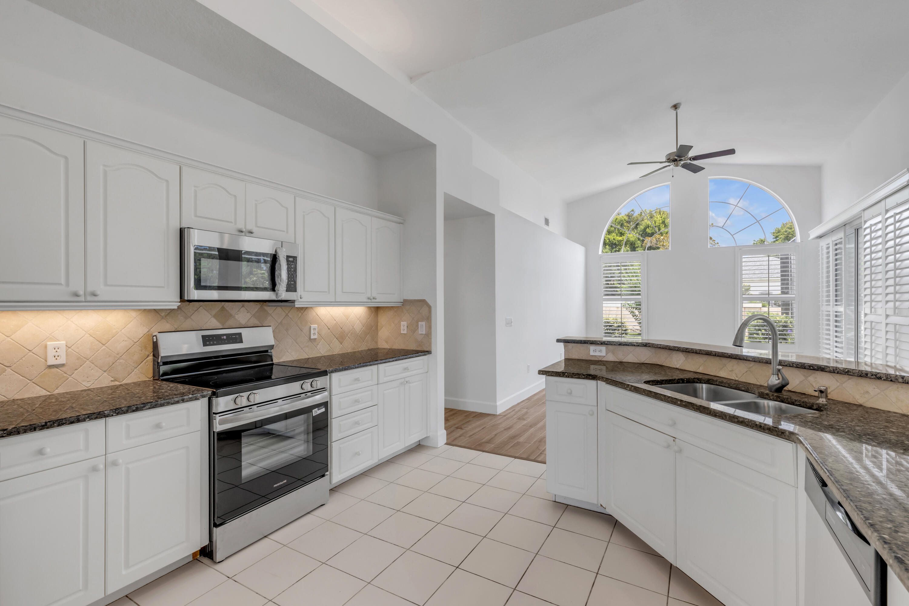 WINDSOR COURT AT SPRUCE CREEK - Residential