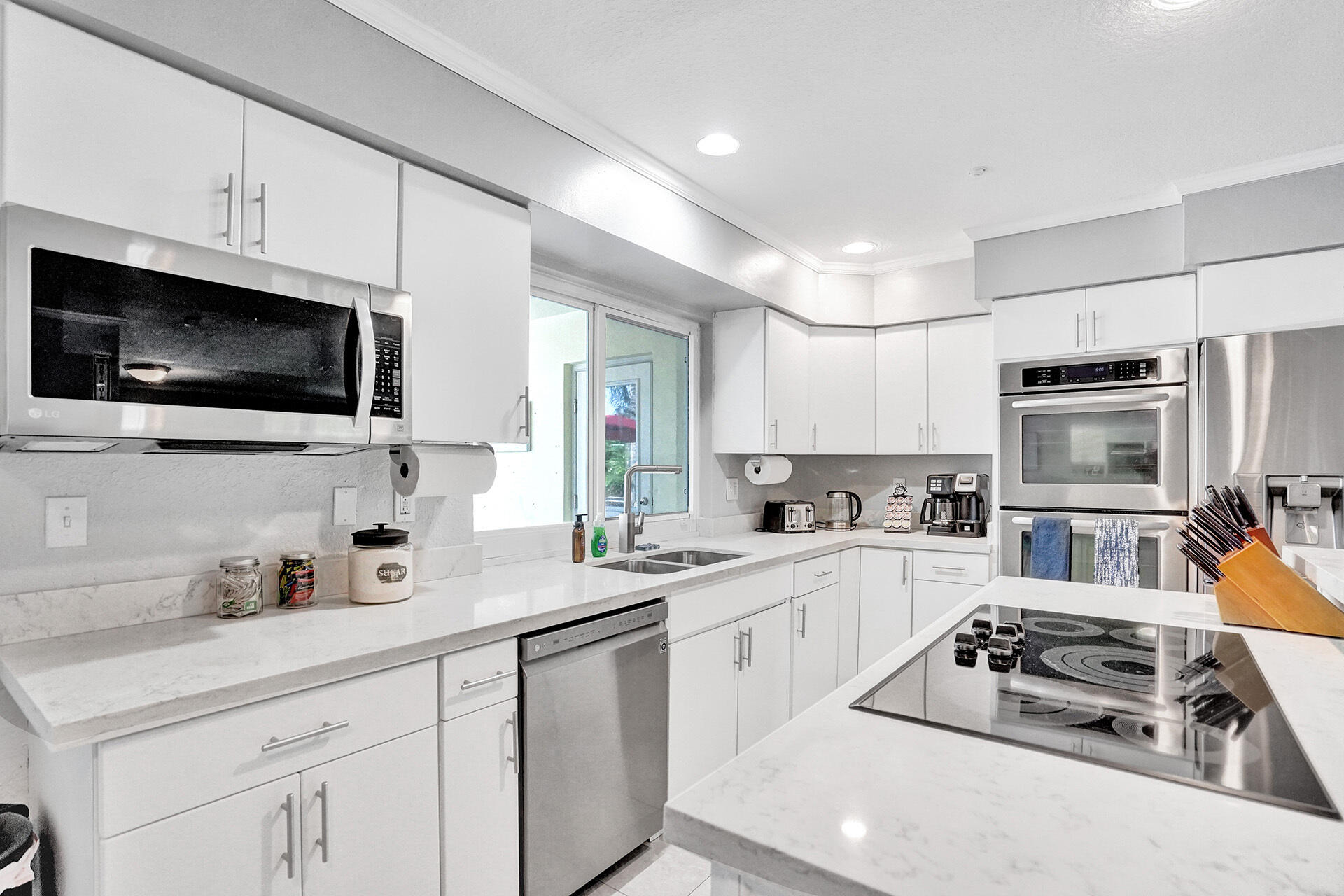 HOLLYWOOD HOMESITES HIGH SCHOOL - Residential