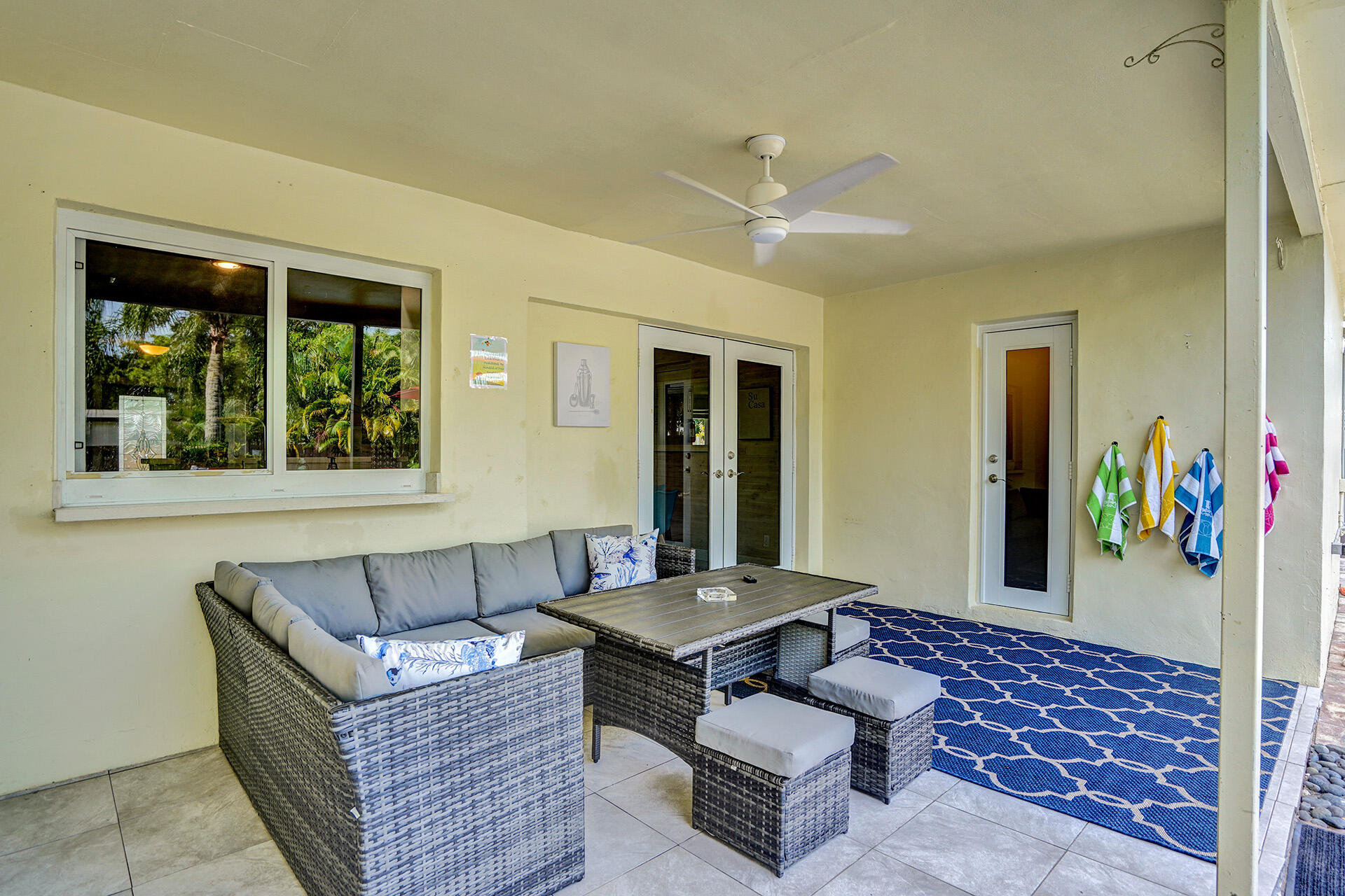 HOLLYWOOD HOMESITES HIGH SCHOOL - Residential