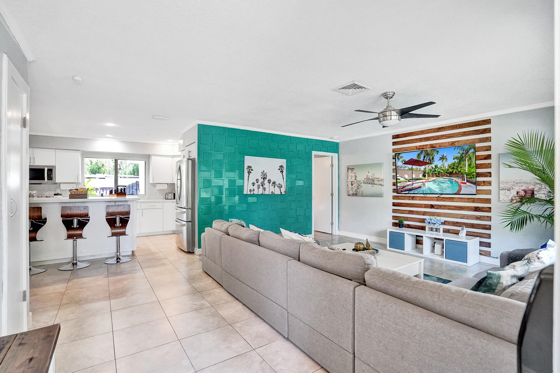HOLLYWOOD HOMESITES HIGH SCHOOL - Residential