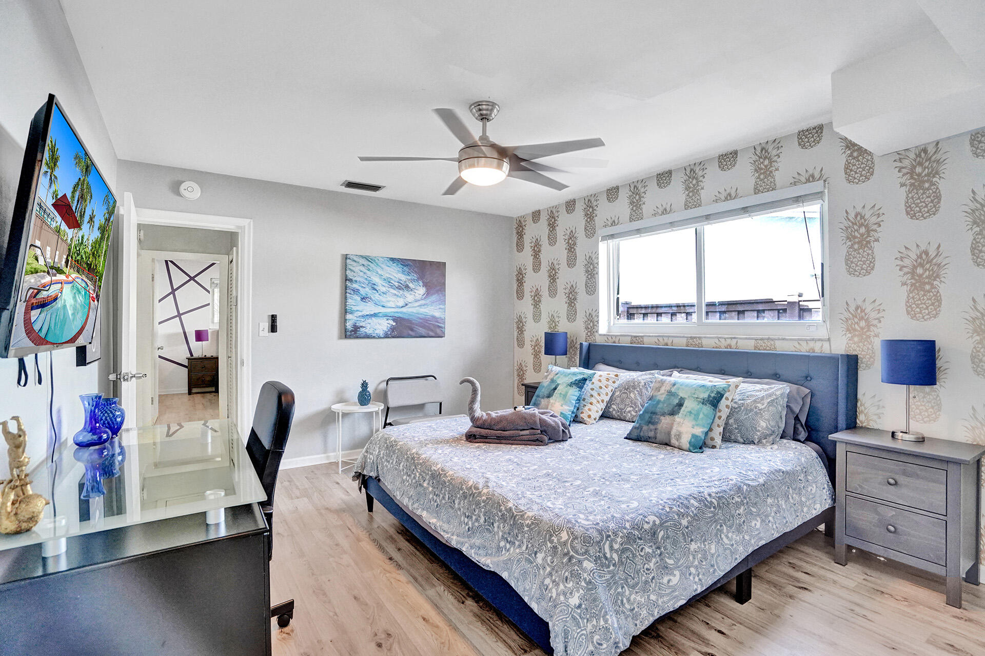 HOLLYWOOD HOMESITES HIGH SCHOOL - Residential