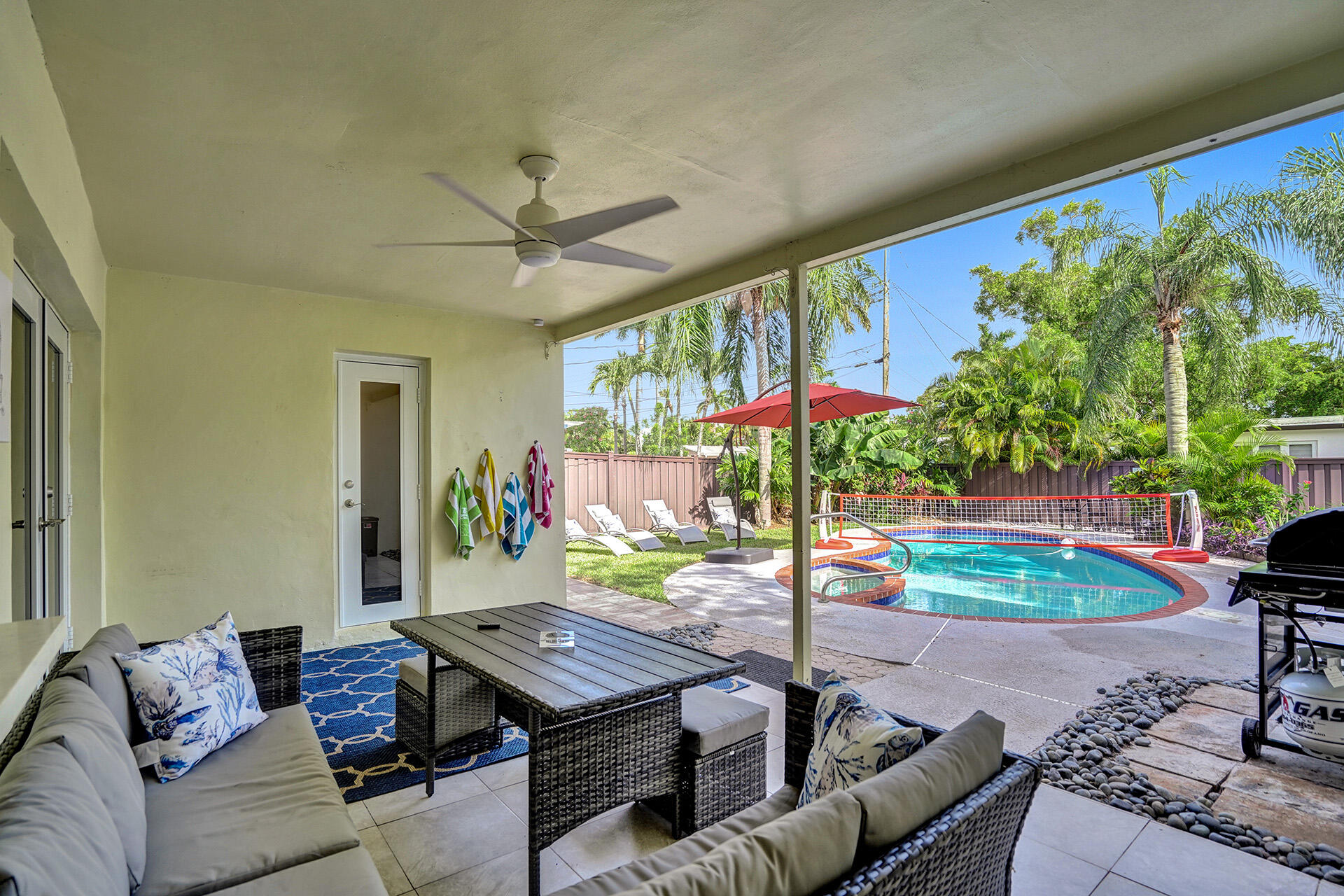 HOLLYWOOD HOMESITES HIGH SCHOOL - Residential