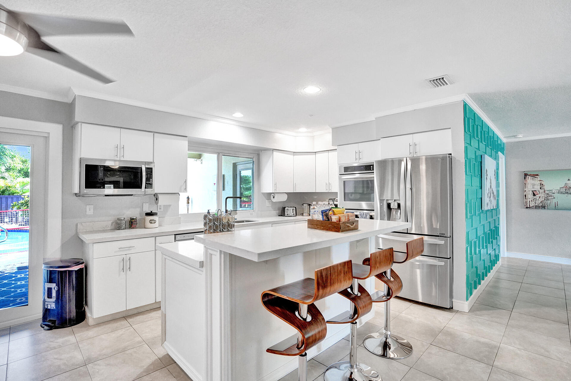 HOLLYWOOD HOMESITES HIGH SCHOOL - Residential