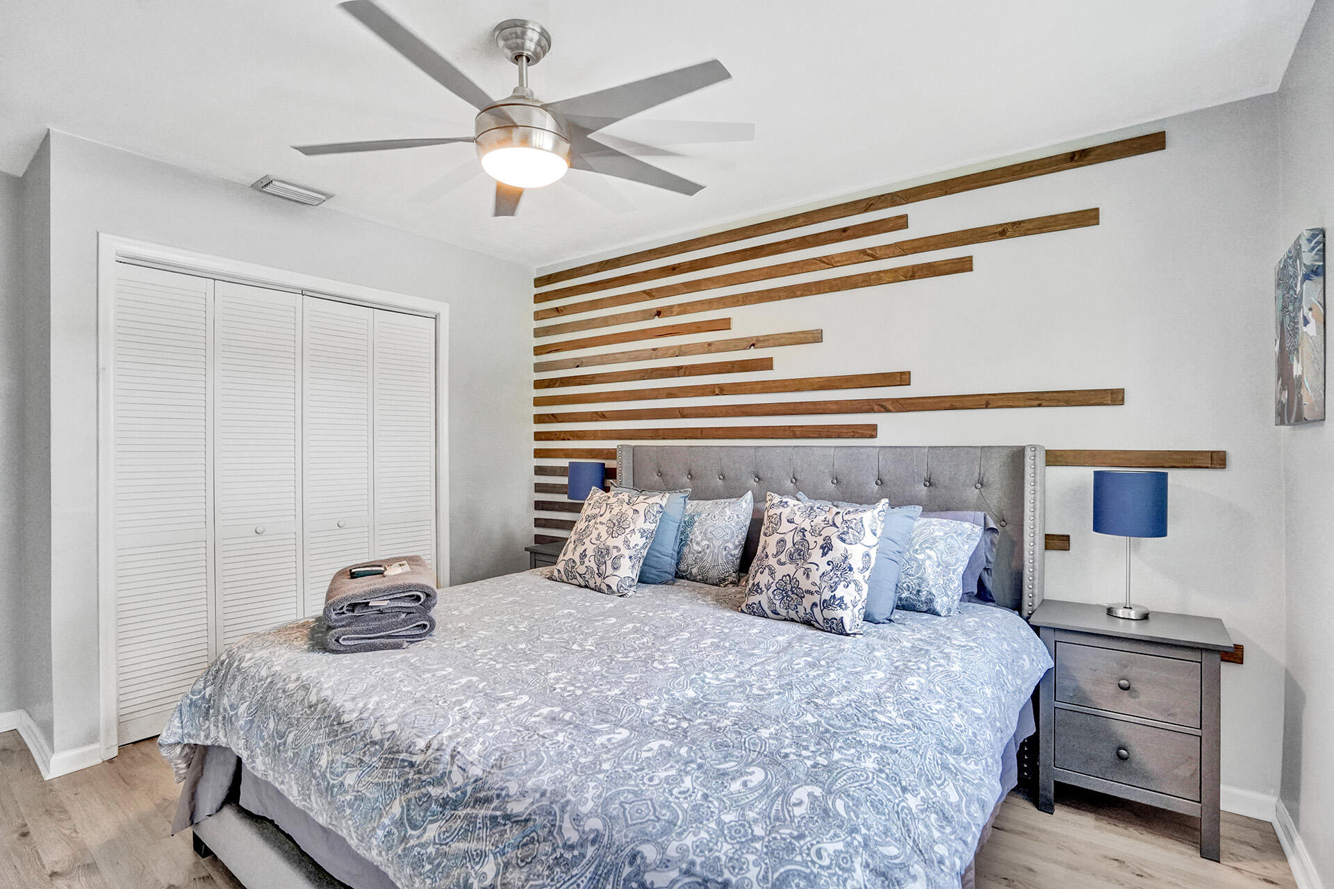 HOLLYWOOD HOMESITES HIGH SCHOOL - Residential