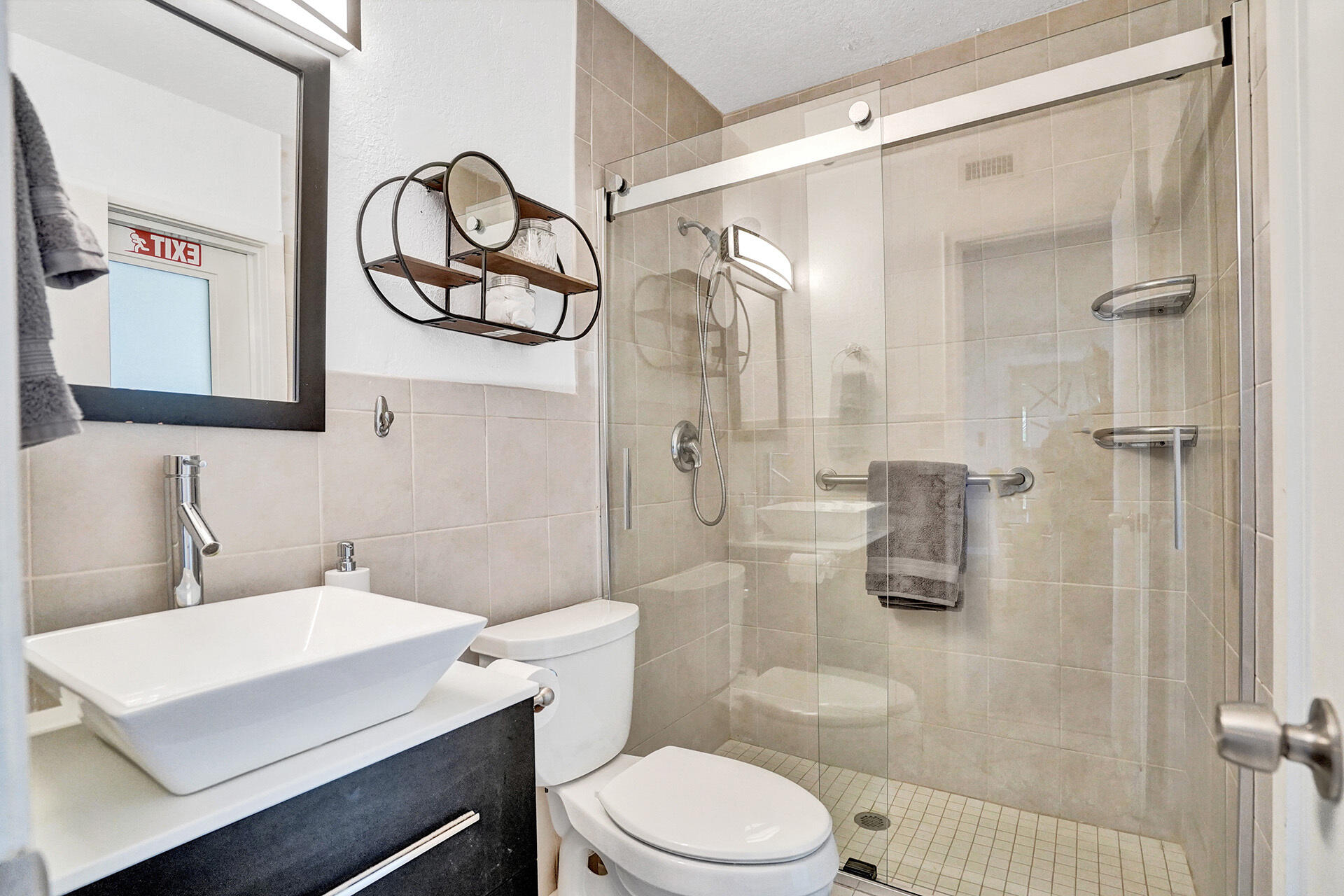 HOLLYWOOD HOMESITES HIGH SCHOOL - Residential