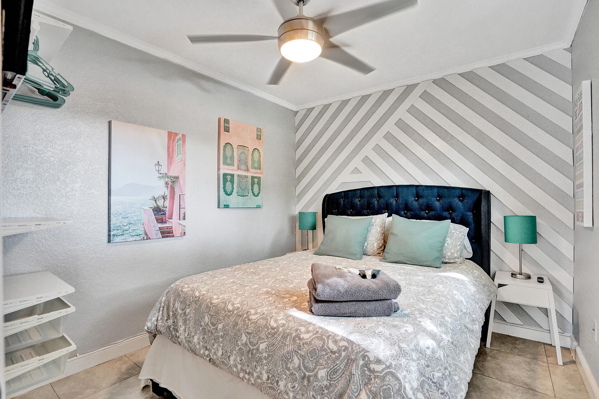 HOLLYWOOD HOMESITES HIGH SCHOOL - Residential