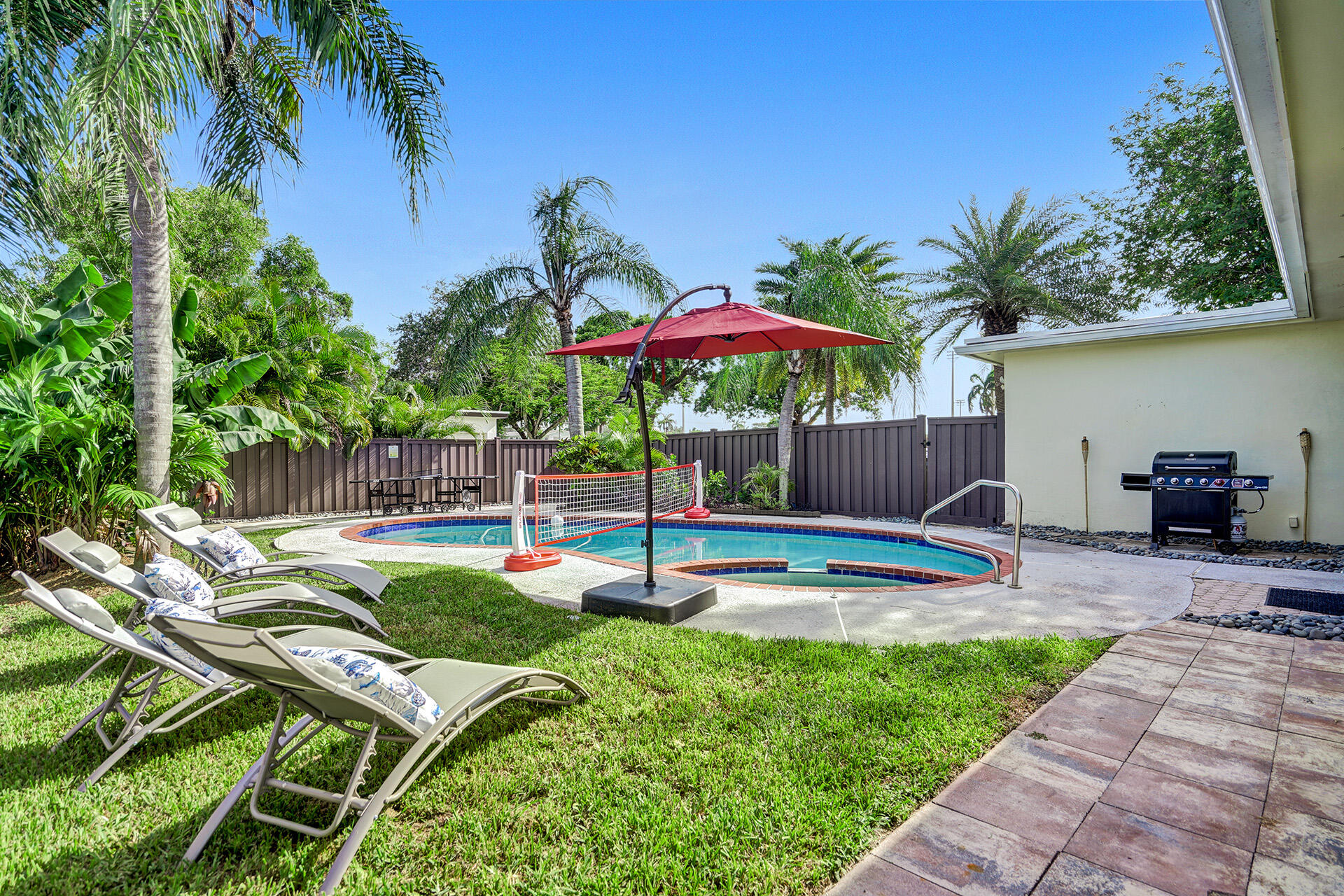 HOLLYWOOD HOMESITES HIGH SCHOOL - Residential