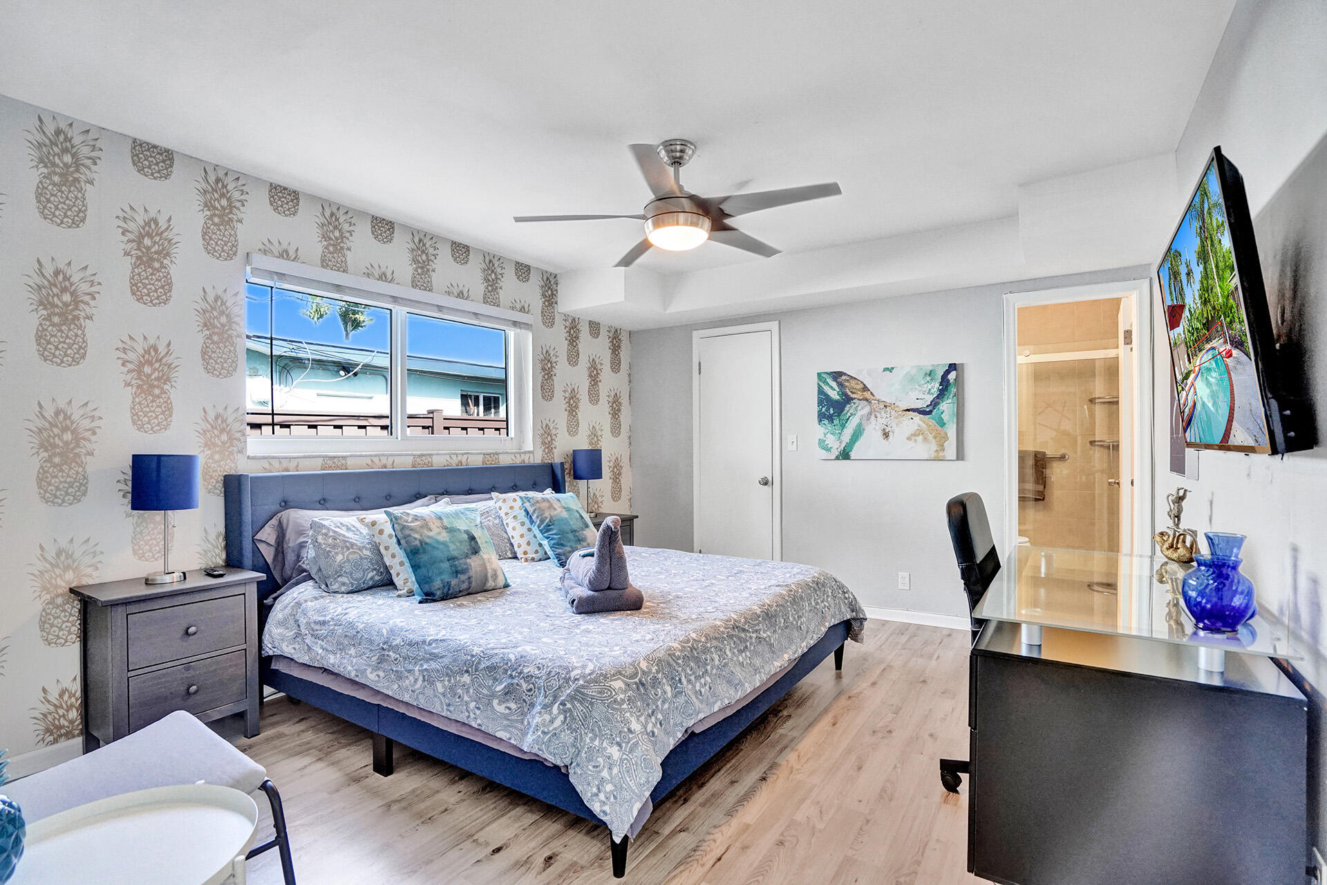 HOLLYWOOD HOMESITES HIGH SCHOOL - Residential