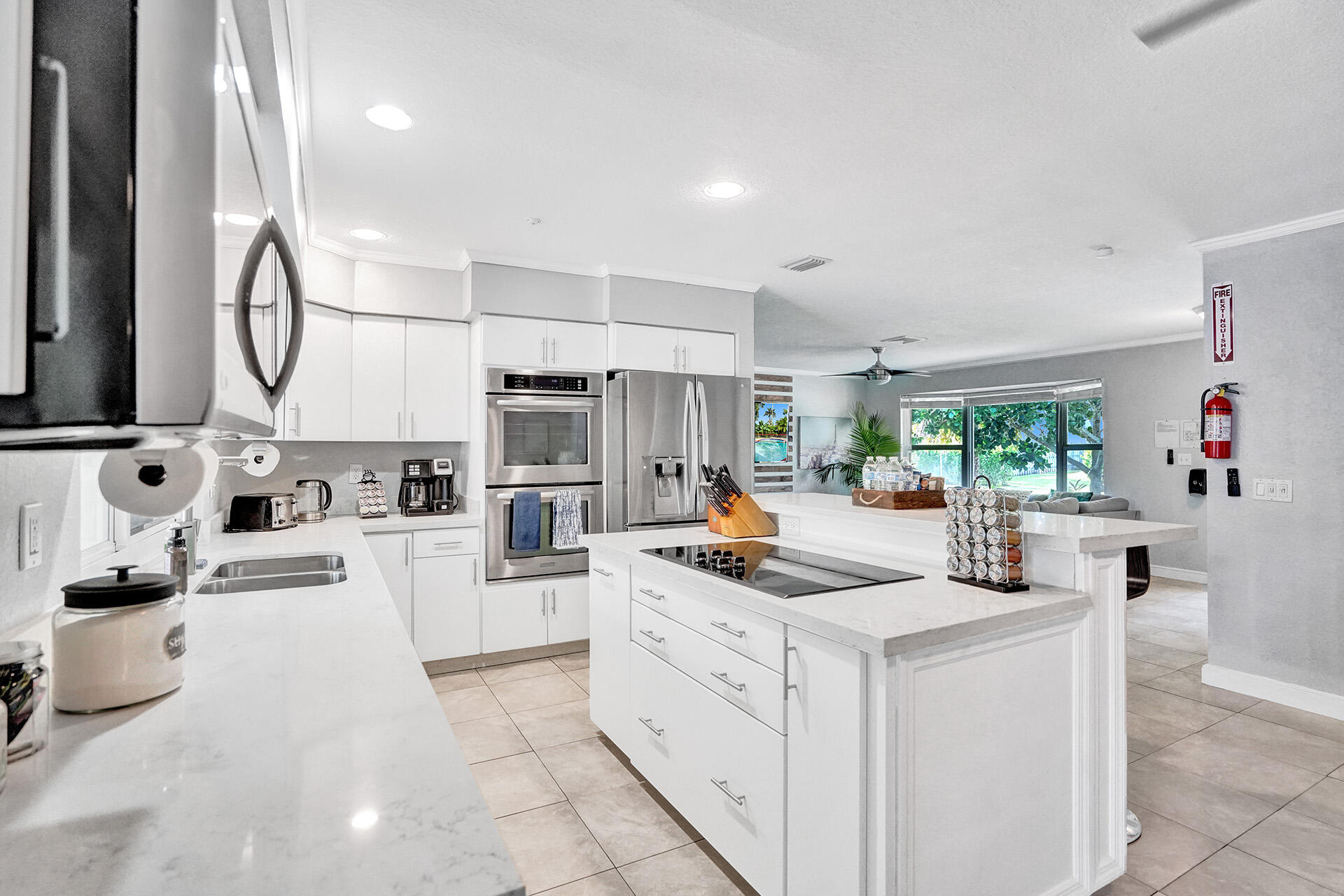 HOLLYWOOD HOMESITES HIGH SCHOOL - Residential