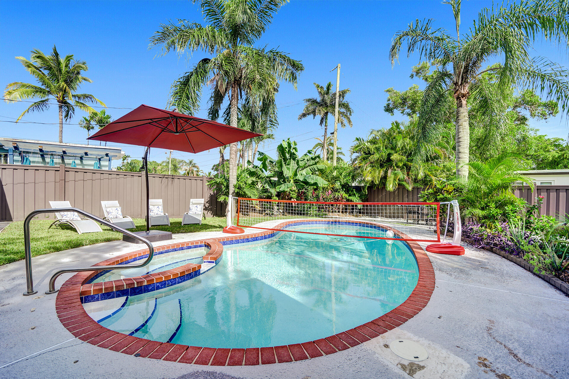 HOLLYWOOD HOMESITES HIGH SCHOOL - Residential