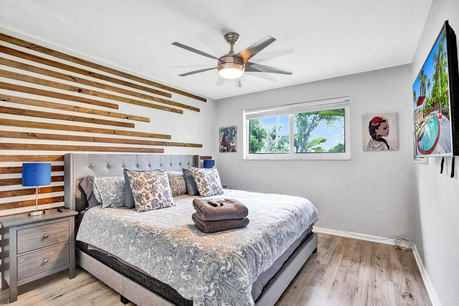 HOLLYWOOD HOMESITES HIGH SCHOOL - Residential