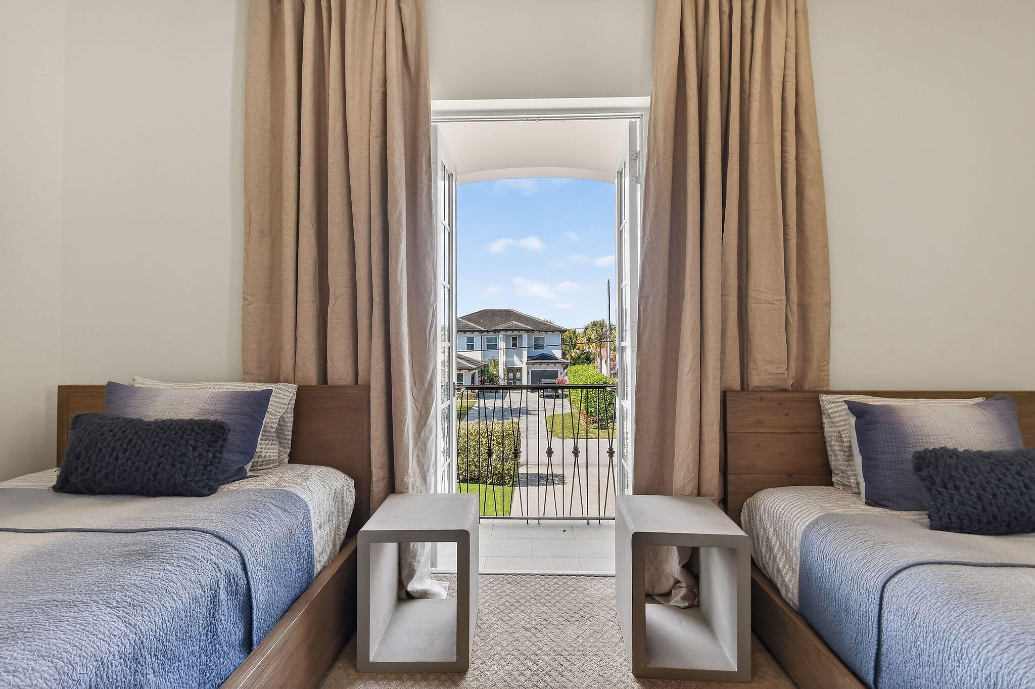INTRACOASTAL PARK - Residential