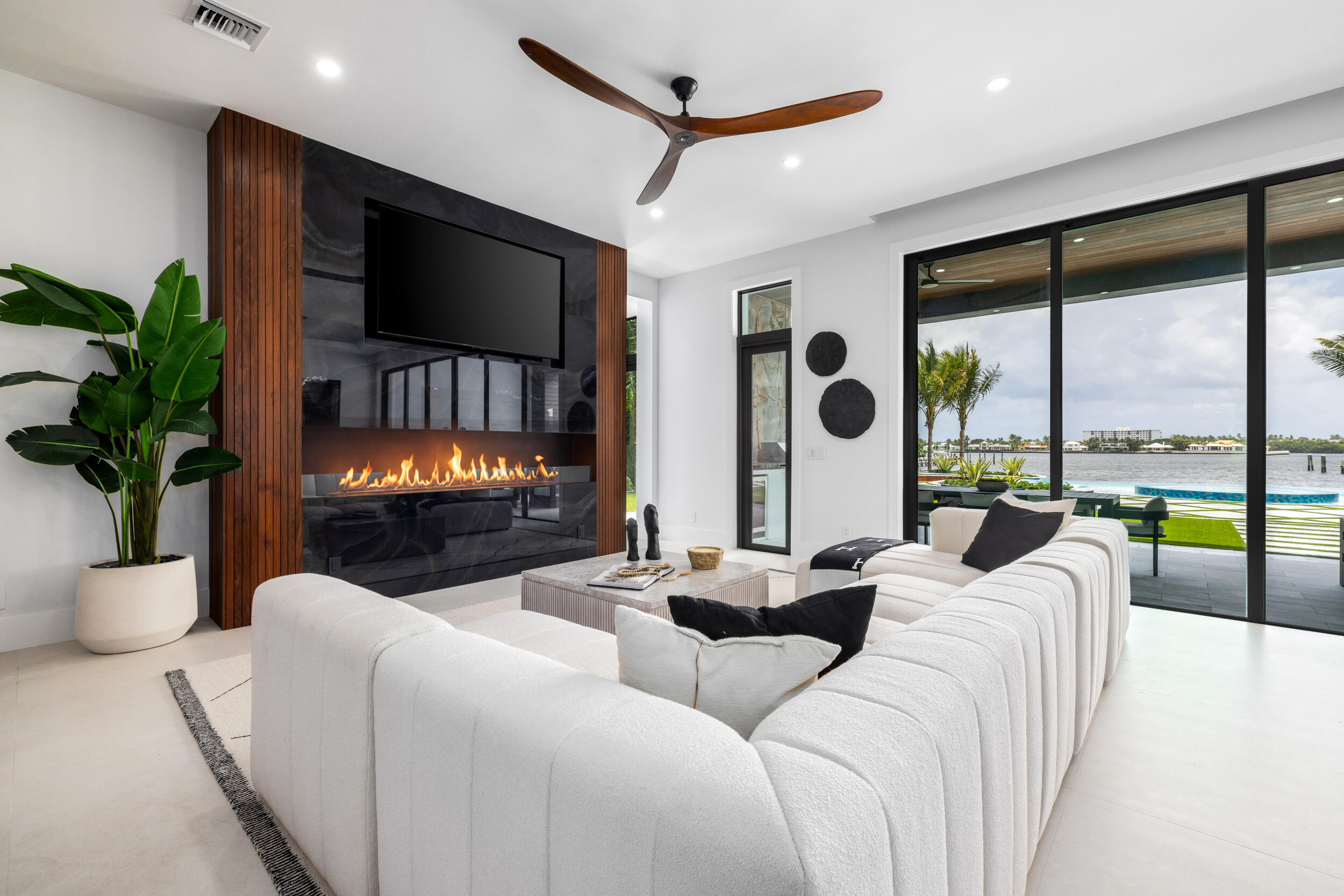 NORTH LAKE WORTH - Residential